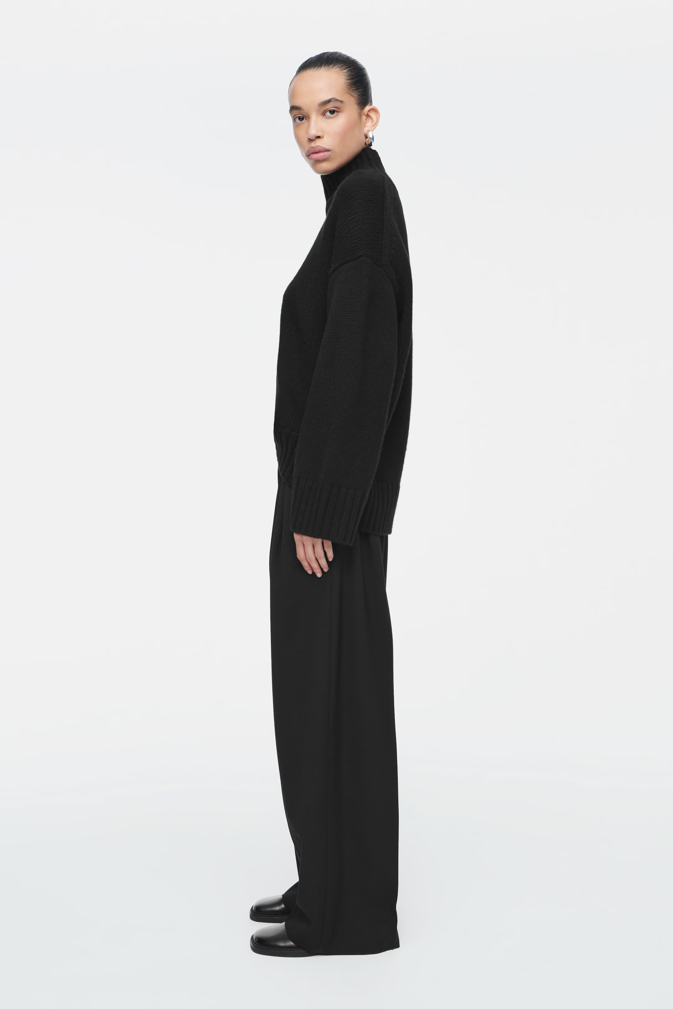 LOCKERE HOSE AUS TWILL MIT WEITEM BEIN - SCHWARZ | COS (EU)