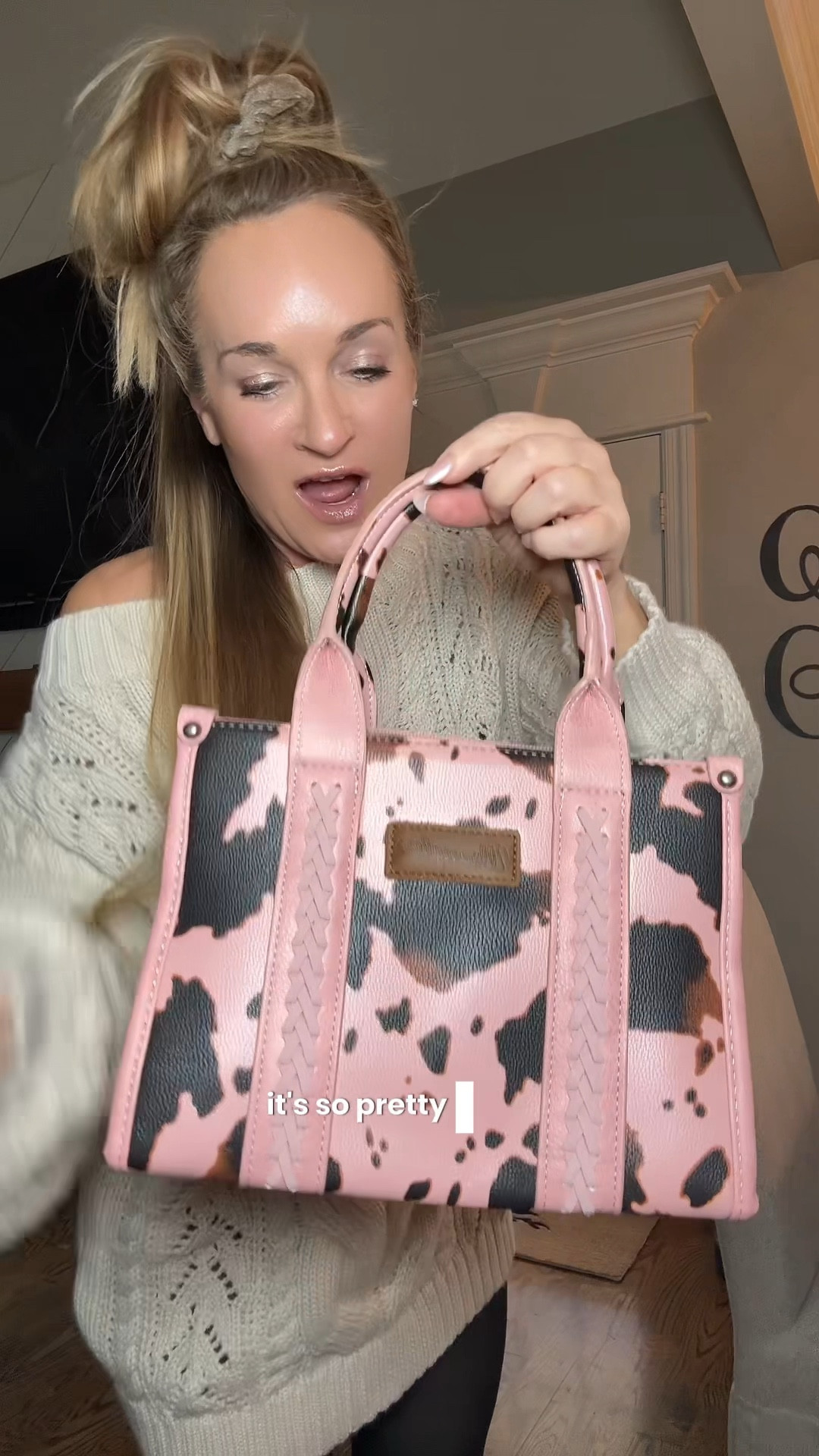 Animal print Wrangler handbag. #wrangler #purse #handbag #bag #fashion #cutebag #itbag

#LTKItBag #LTKStyleTip