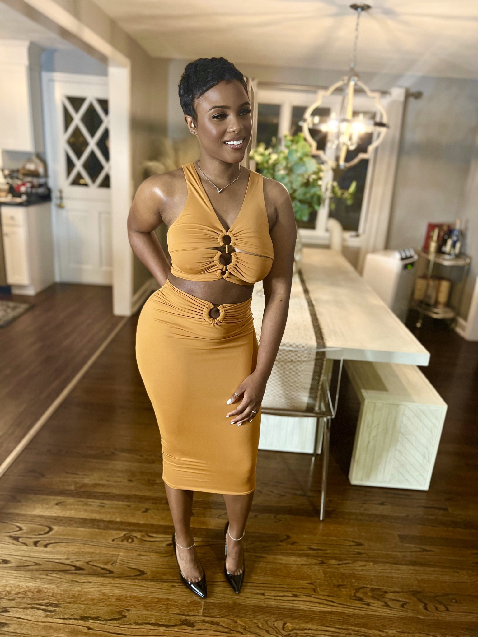 This beautiful burnt orange number from Meshki had heads turning all night long ✨🔥

#LTKfindsunder100