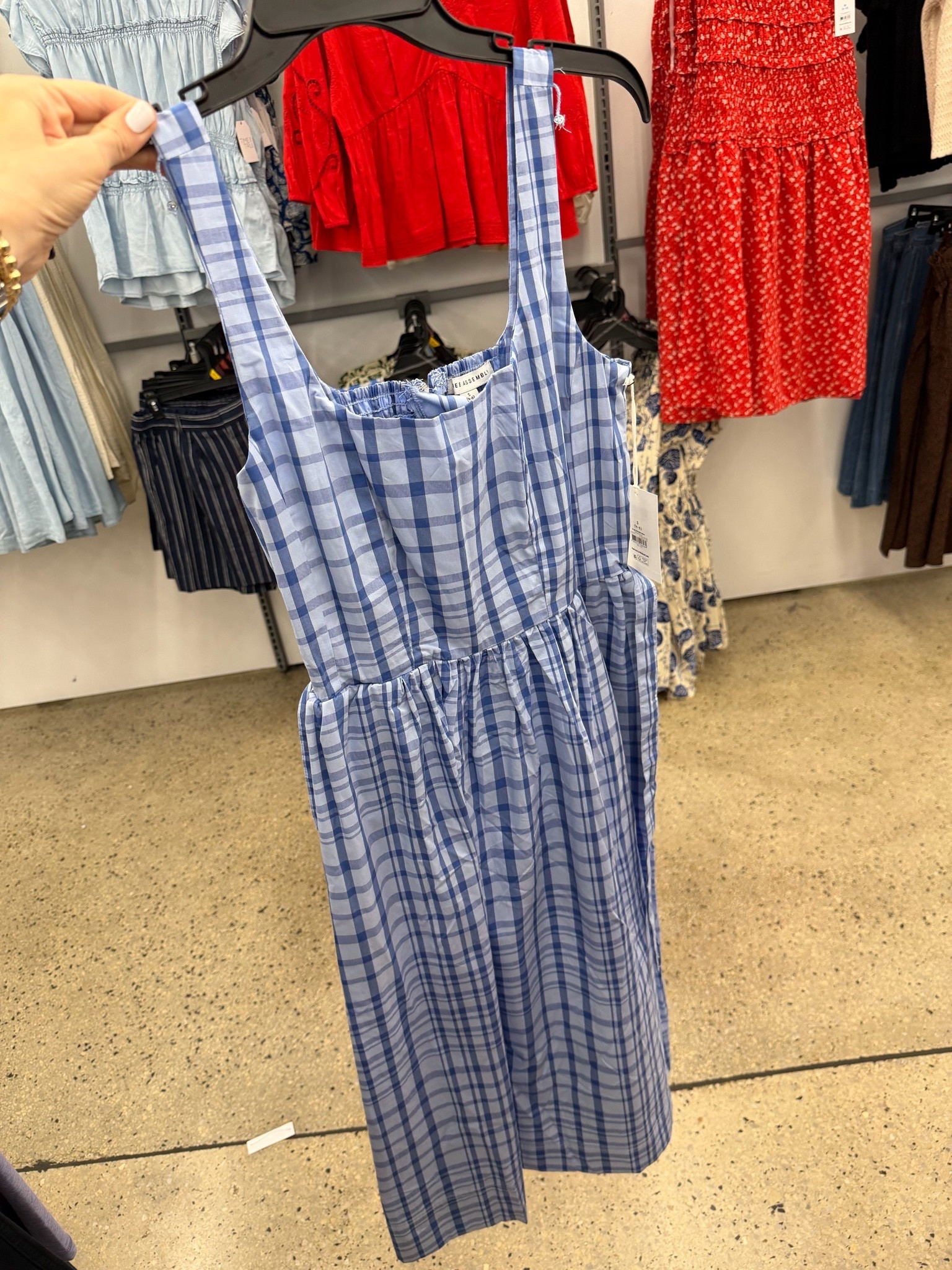 $9 clearance find with this cotton midi dress at Walmart! Check local stock. Fit is true to size. Honestly this would be $50+ elsewhere. #walmartfashion