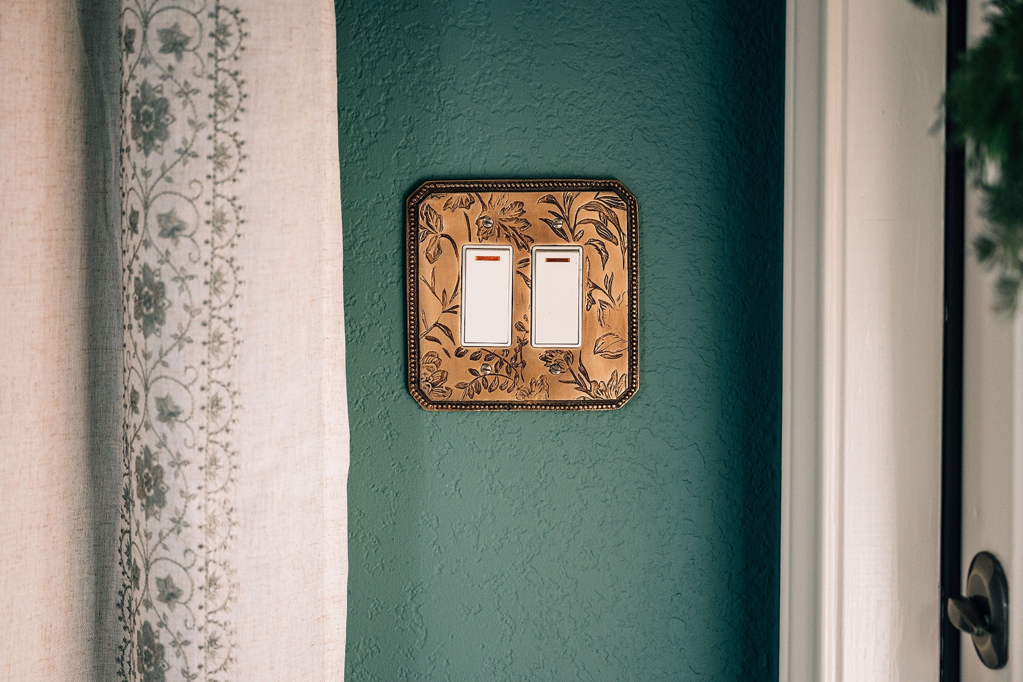 ✨ It’s all in the details! This embossed floral switch plate is the perfect way to add a touch of charm and personality to everyday spaces. Small upgrades like this can make your home feel so much more you! 

Bedroom Paint Color: Hanging Vine
Curtains : Amazon
Light Switch Plate: Anthropology
Tap to shop my favorite hardware and decor finds. #HomeDetails #DecorInspo #LTKHome

#LTKFindsUnder50 #LTKHome