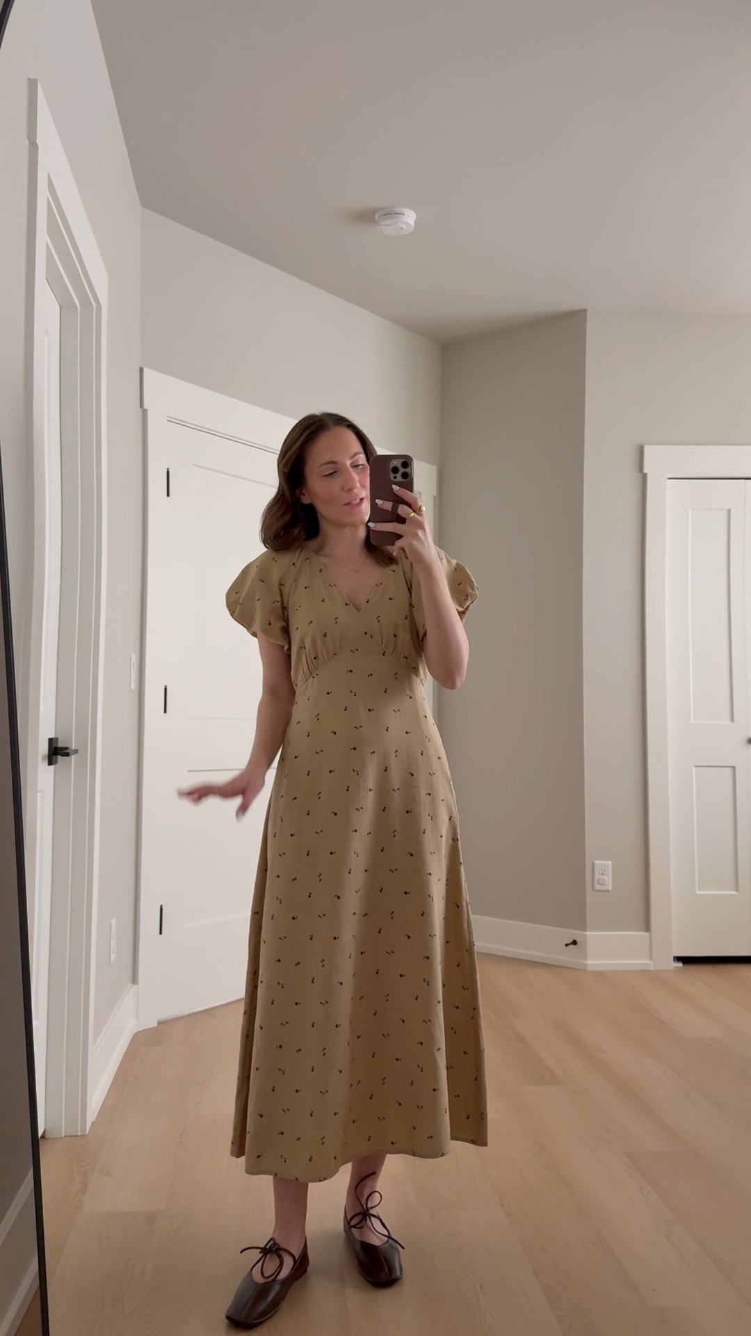 Teacher outfit idea🍎 this dress reminds me of fp but it’s a Target find! Wearing a xs

Target style, teacher outfit, classroom style, look for less, midi dress, teacher dress

#LTKootd