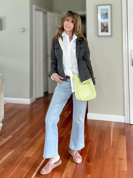 The perfect spring denim and a white linen shirt are always in style!
#petitewomen #travelstyle #easyoutfits #classicstyle

#LTKunder100 #LTKSeasonal #LTKstyletip