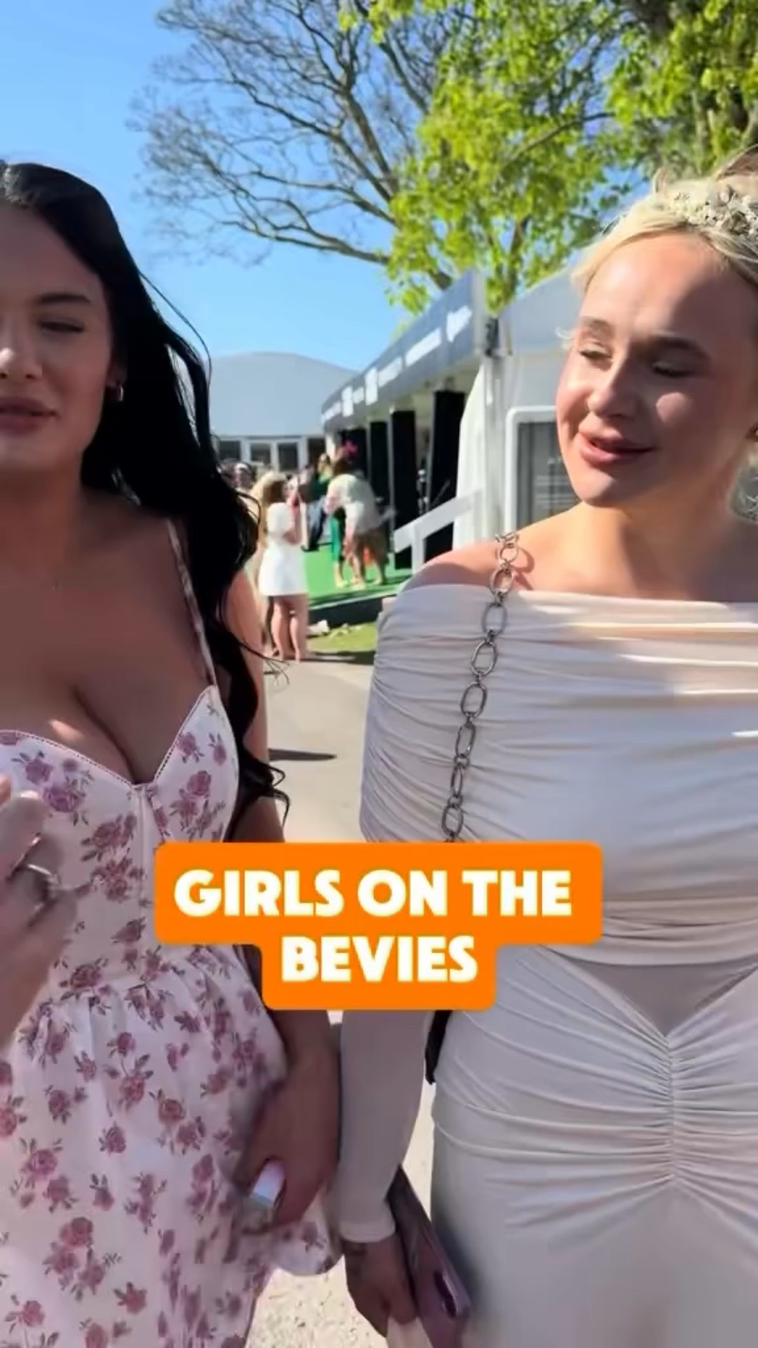 These beautiful ladies were going to enjoy their day at Aintree #Aintree #fashion #horseracing