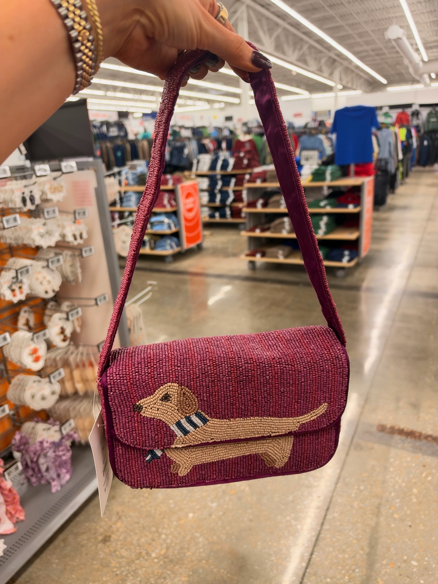 Adorable daschdund beaded handbag! 





Fall handbag 
Walmart style 
Walmart finds 
Beaded purse 
@Walmart

#LTKootd #LTKSeasonal