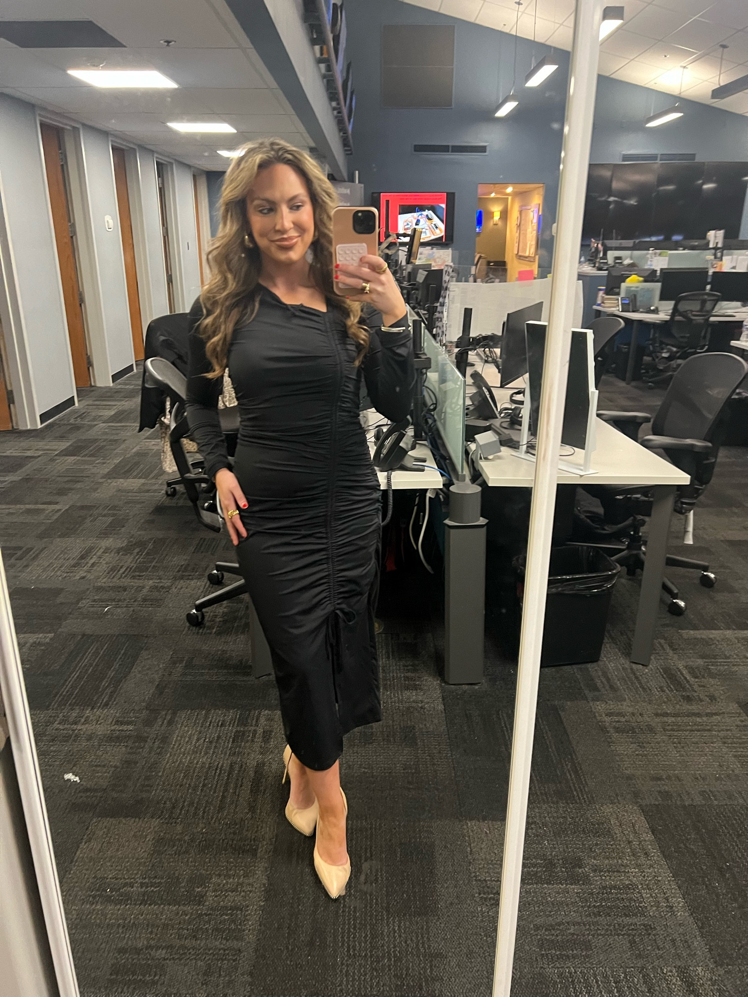 Who doesn’t love a simple black dress! 

#LTKWorkwear #LTKStyleTip #LTKFallSale