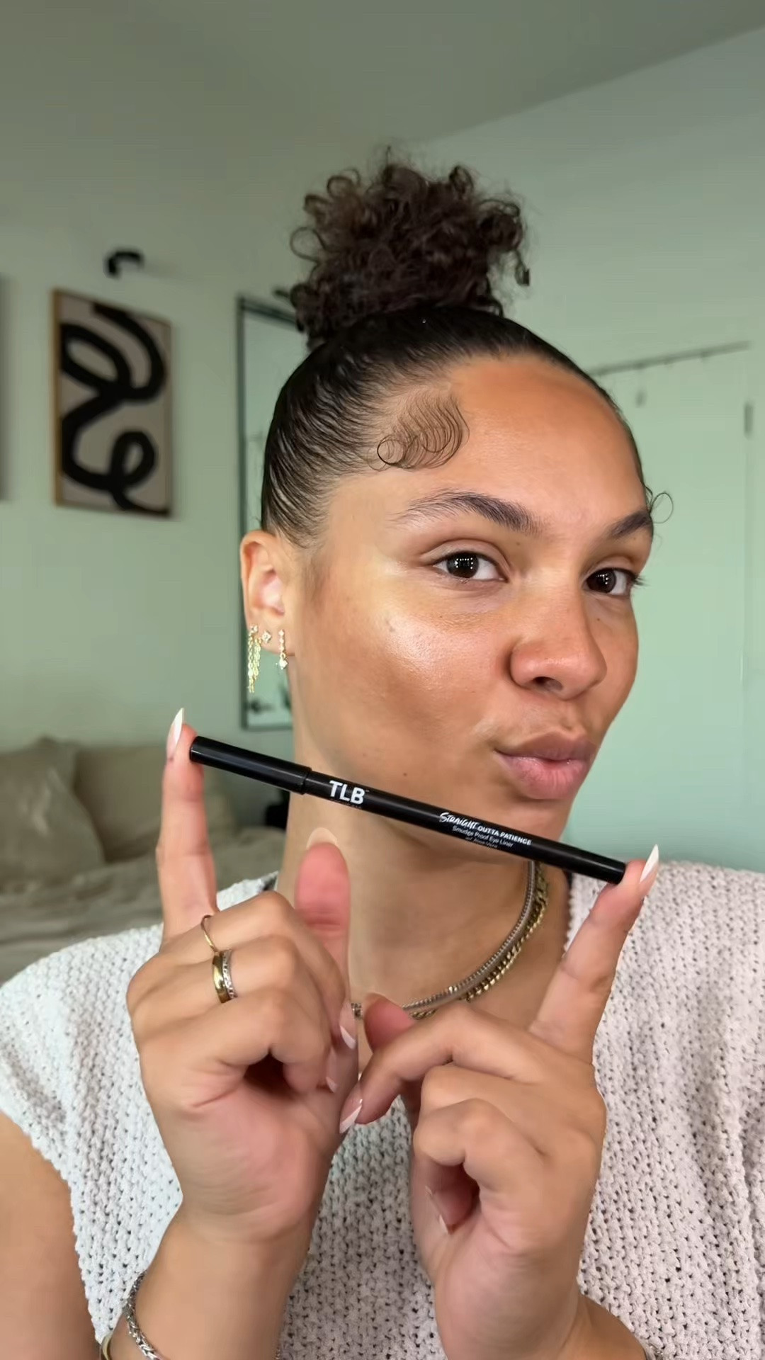 Would you believe me if I told you this was my first time ever putting on eyeliner😭
@thelipbar
-
-
-
#explore #makeuptutorial #makeuplooks #makeuplooks #makeupbyme

#LTKselfcare #LTKgrwm #LTKBeauty