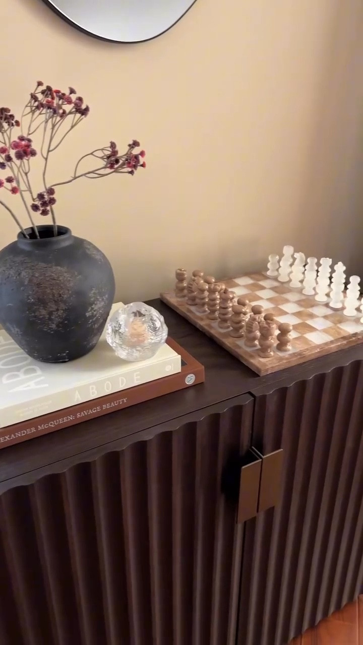 Styling my record storage cabinet ♟️🤎💿 This cabinet from @castleryus is so stunning and the perfect size to store my vinyl records. love how this turned out ✨

#homedecor #neutraldecor #moodydecor