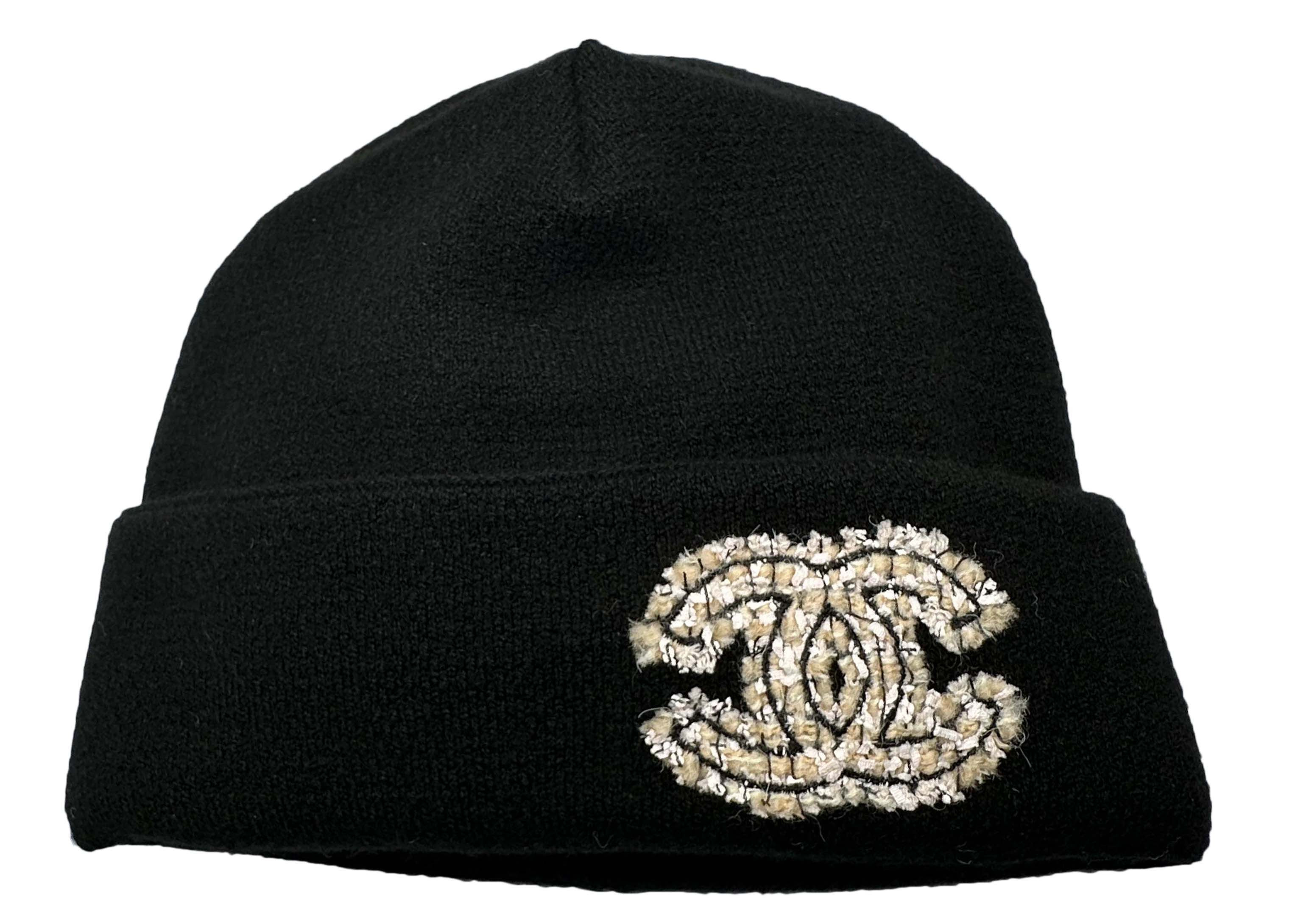 Women's Chanel Cloche Black White Beige CC Logo Beanie in Aa8603 Black | StockX