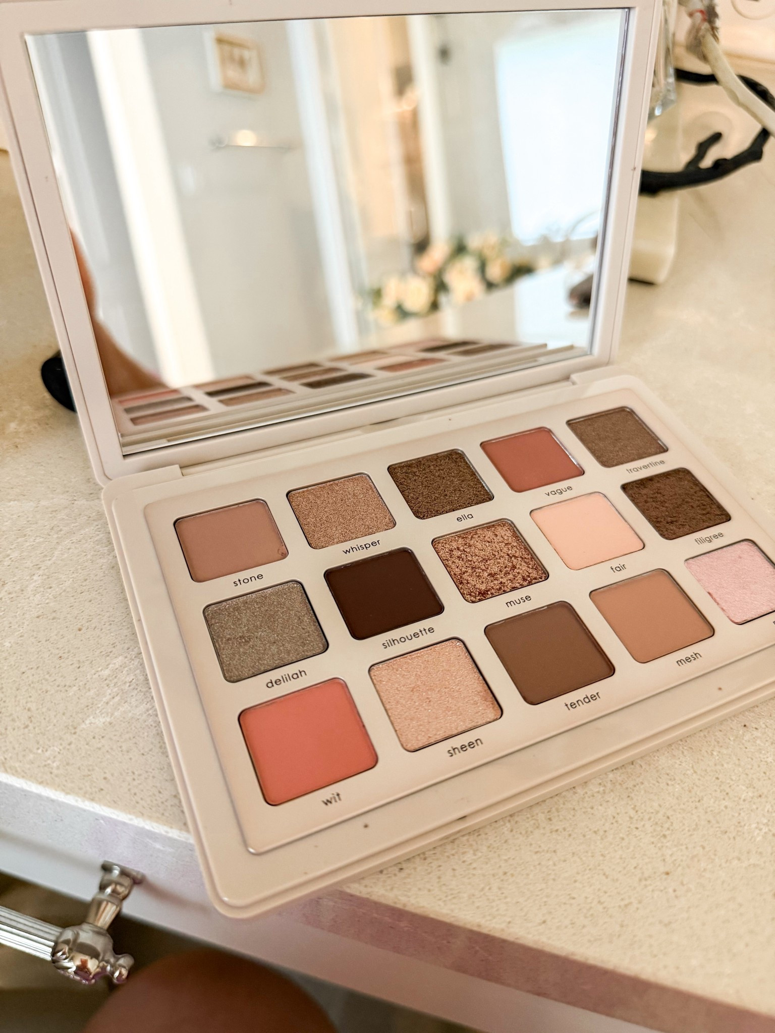 Beautiful nude pallet 

@Natasha Denona 
#natashadenona