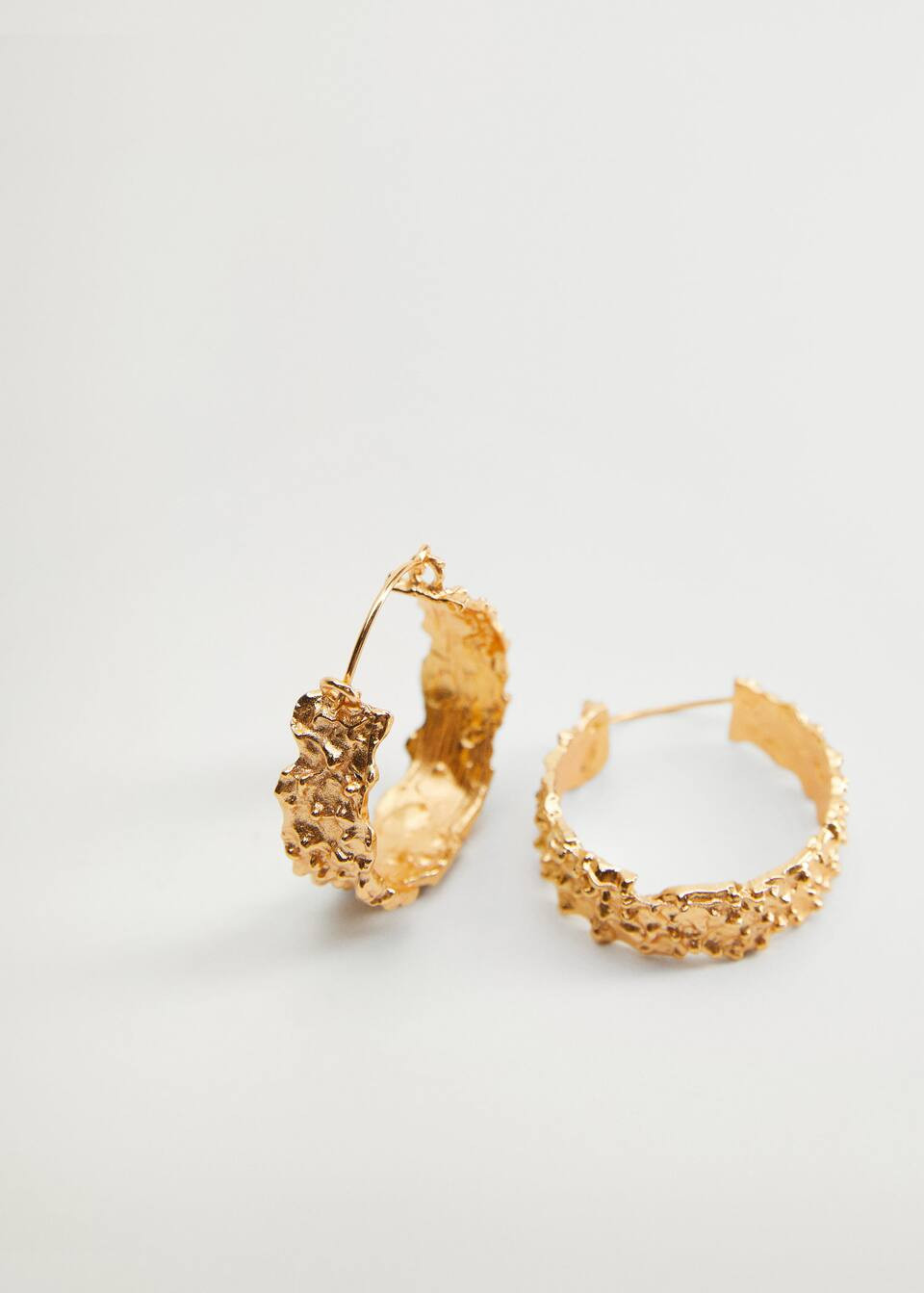 Embossed hoop earrings | MANGO (US)
