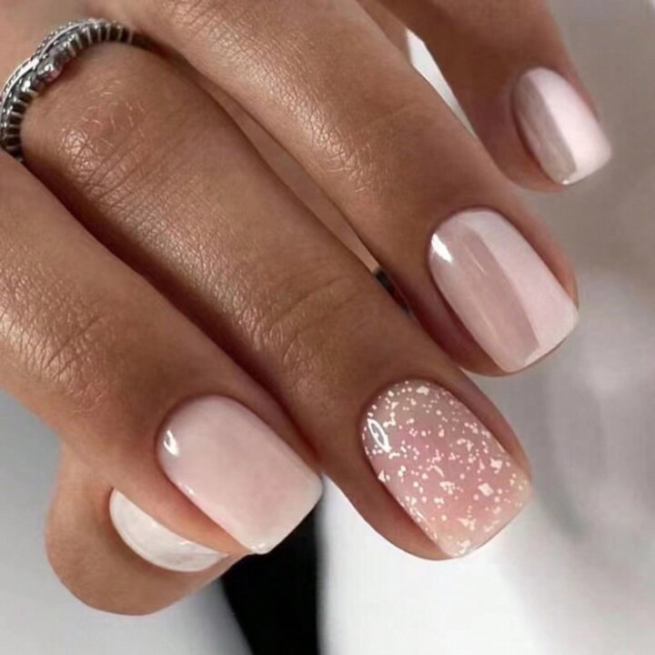 Upgrade Your Style Now! 24pcs Short Pinky Glitter & Pearl Decoration Manicure And Accessories Inc... | SHEIN