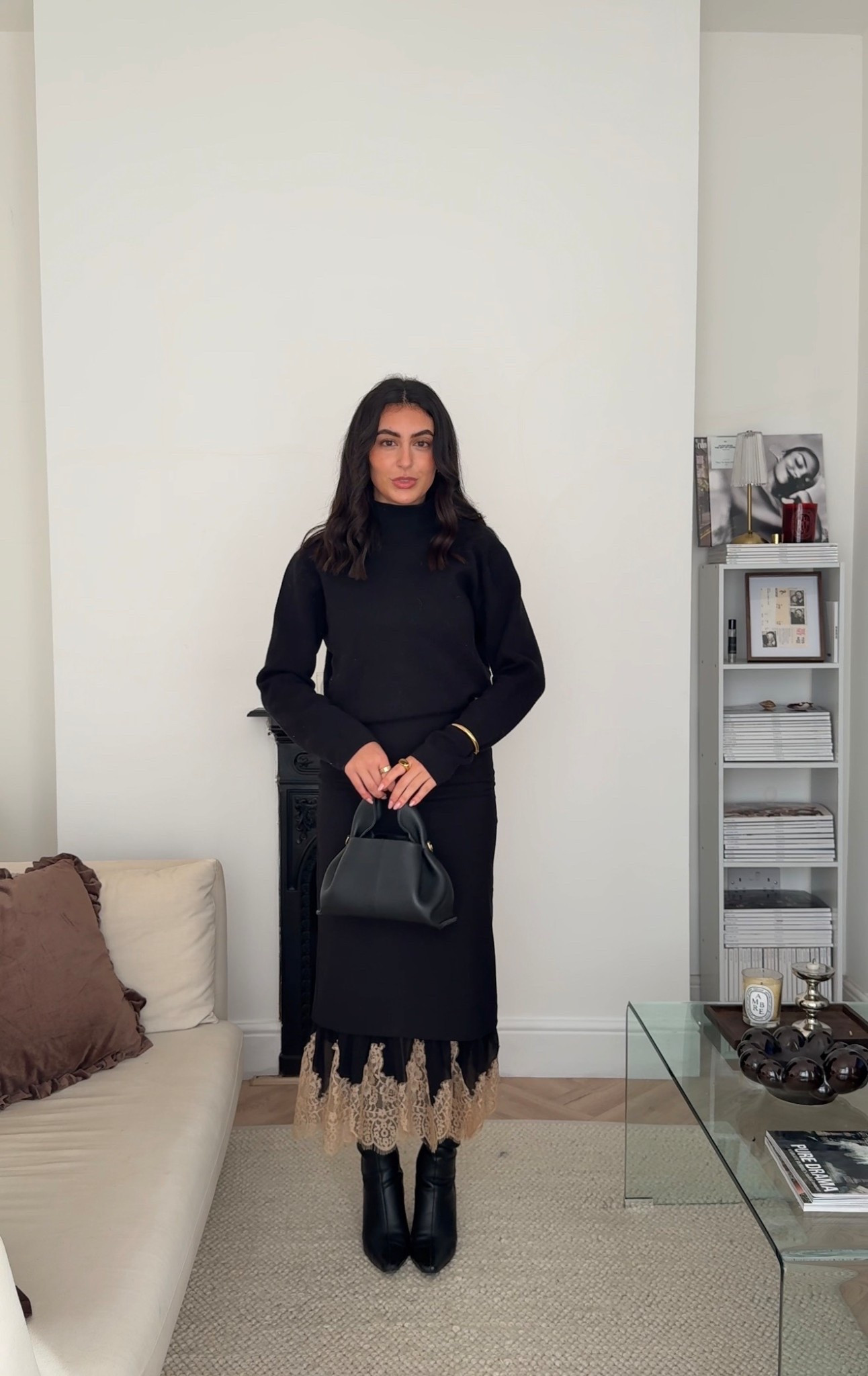 Recent outfits - look 2 

Lace skirt, midaxi skirt, Zara skirt, black jumper, black boots, wardrobe essentials, chic outfit, work outfit, everyday outfits 