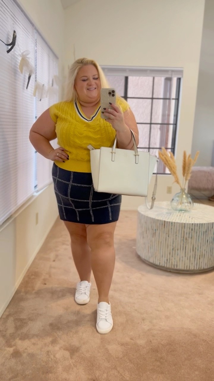 Preppy curvy outfit

Plus size sweater skirt
Curvy style
Fall look
Fall outfit
Mini skirt
Target finds

#LTKcurves #LTKstyletip #LTKunder50