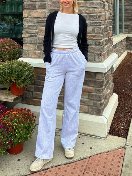 Cozy outfit of the day — these are my highly requested sweatpants from Fabletics. I’m wear my true to size small 

#LTKstyletip #LTKSeasonal #LTKGiftGuide