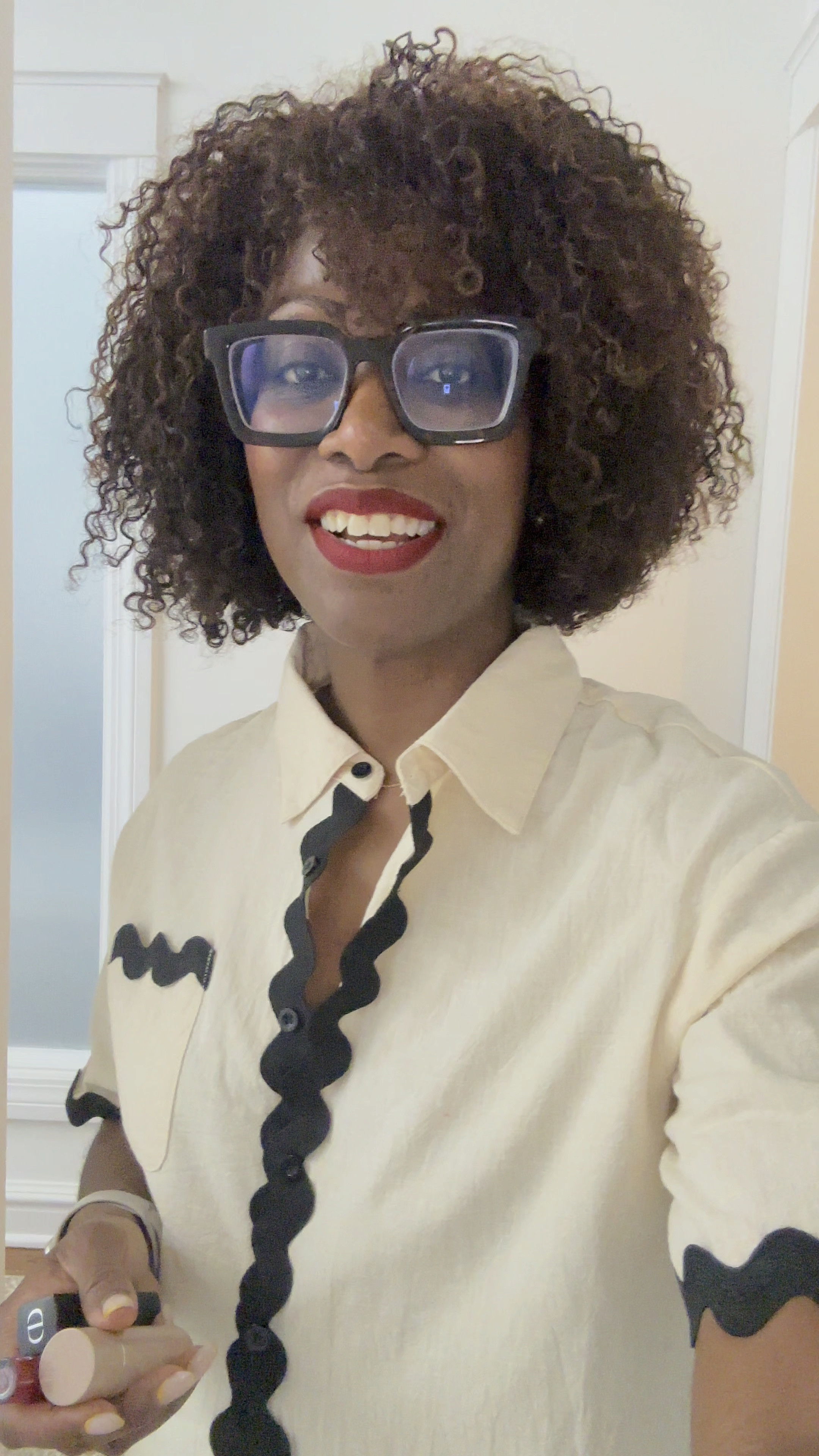 We’re talking 👄 today!  Red lips at that.  These are the 3 best red 💄 of the summer!

Christian Dior Rouge 999 is my go to, but Westman Atelier and Violette.FR are in full rotation.

#LTKTravel #LTKStyleTip #LTKBeauty