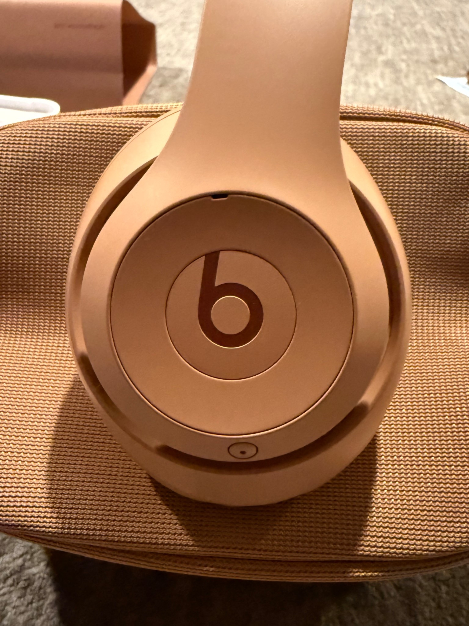 This color is mesmerizing🤯 “Dune” Beats Studio Pros in a beautiful matte finish 

Beats Studio Pro x Kim Kardashian

#LTKActive #LTKTravel #LTKSaleAlert