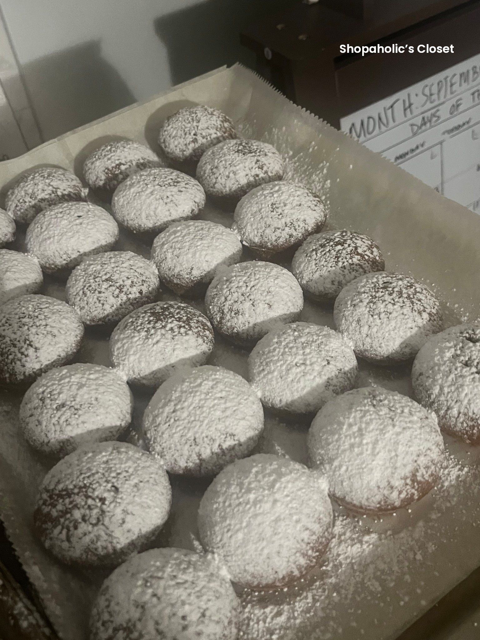 Late night baking session.

Once the kiddos went to bed I got to baking. I usually make this gingerbread in a cake pan but I tried something different this year. Mini cakes! 😍

Tis the season! 

#shopdeescloset #shopaholicscloset

#LTKHoliday #LTKdayinmylife