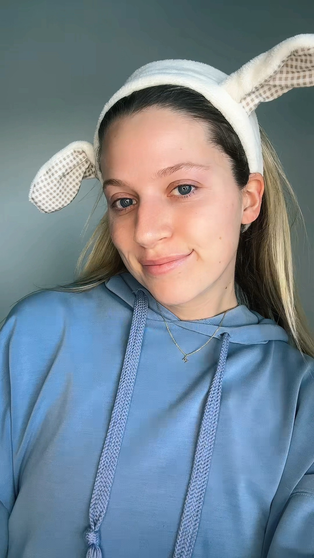 glowy morning skincare🥹💙☀️

#LTKHoliday #LTKBeauty #LTKGiftGuide