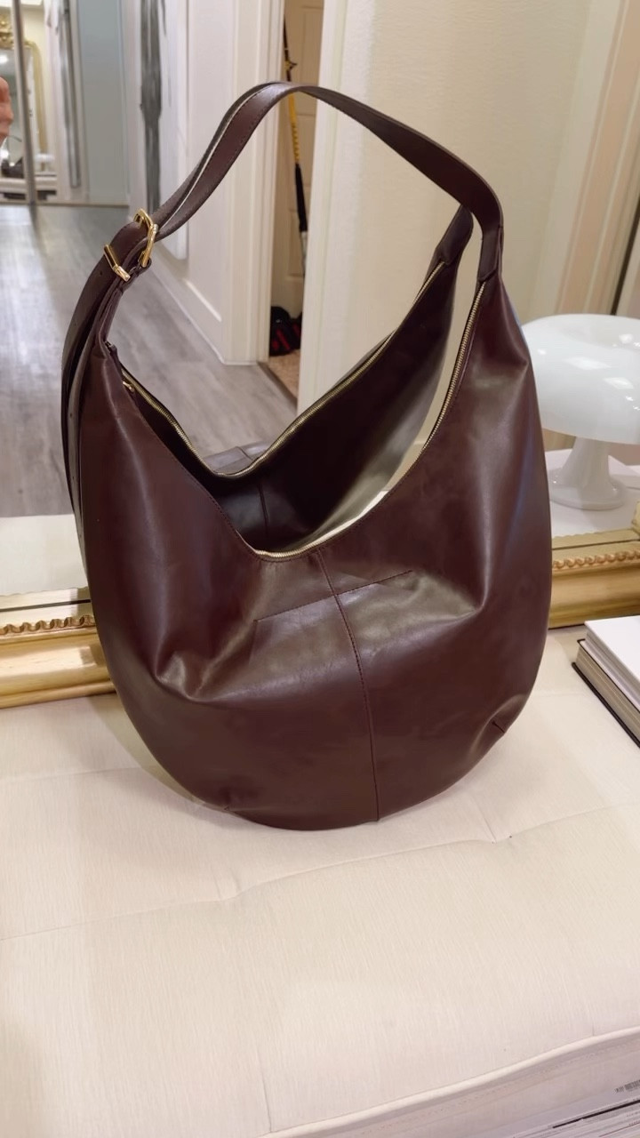 Fall bags.
Love this bag so much I bought in black too 🤎🖤

#LTKBacktoSchool #LTKVideo #LTKStyleTip