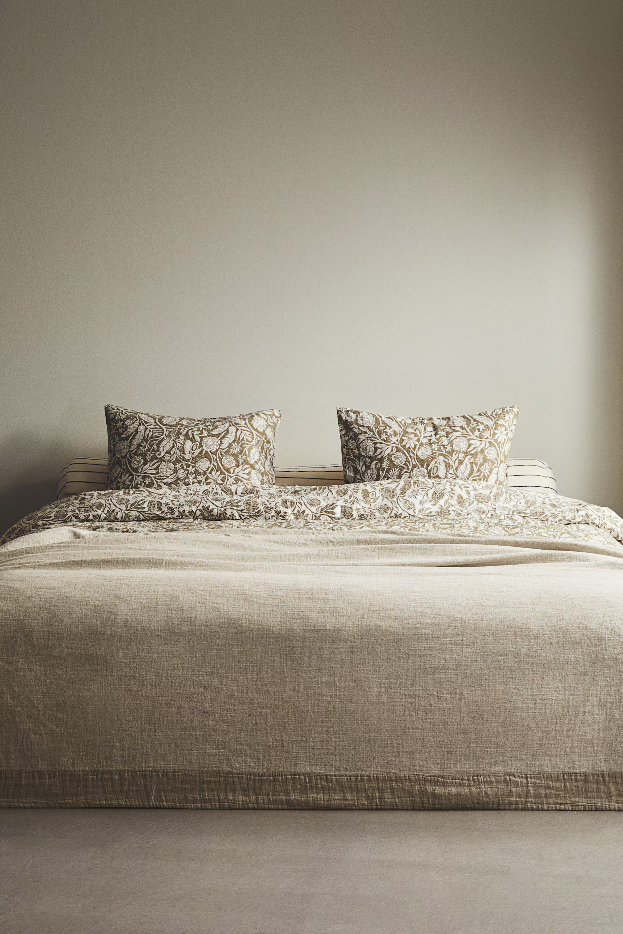 Linen-look Bedspread | H&M (US + CA)
