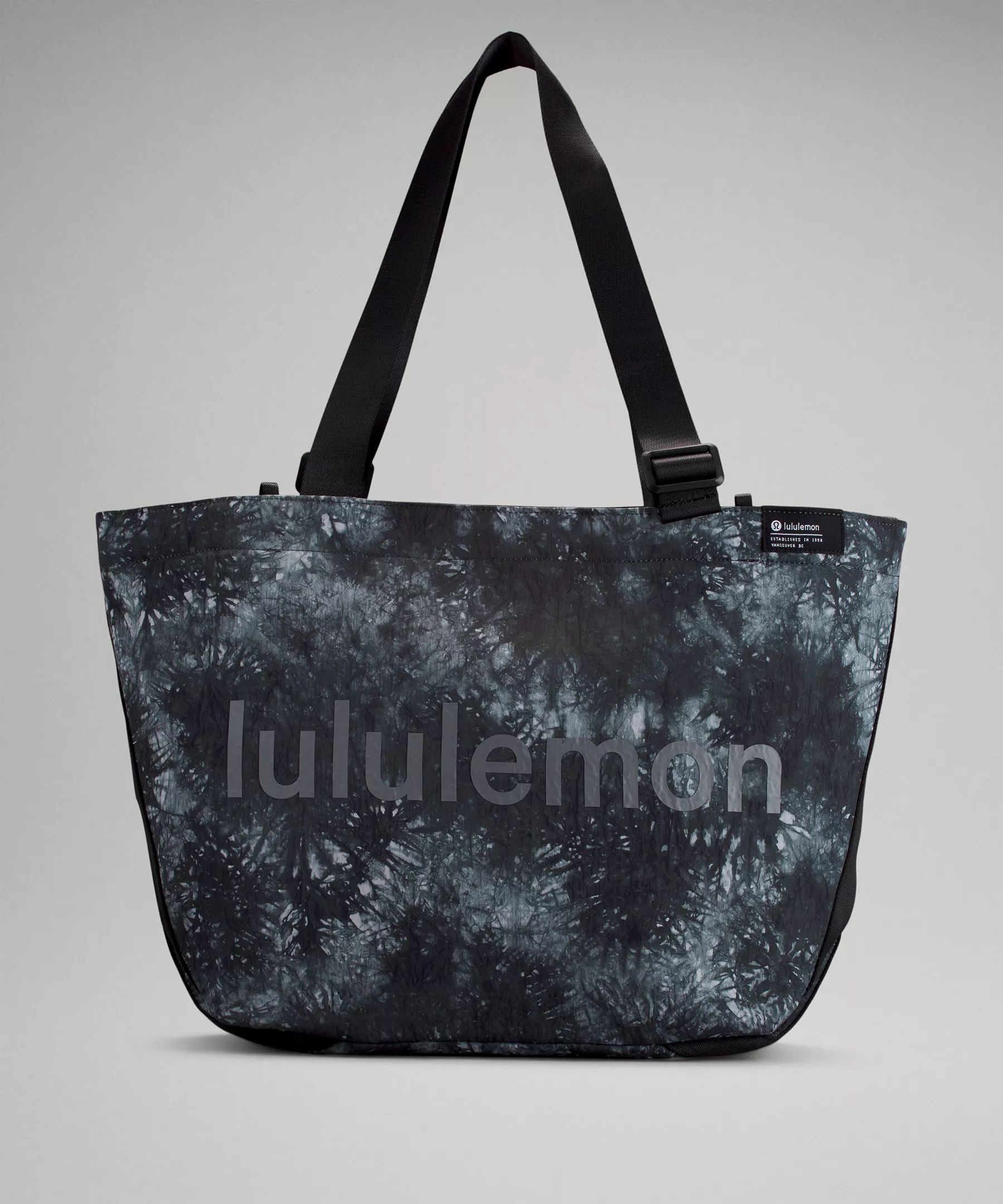 Clean Lines Tote Bag 22L | Lululemon (US)