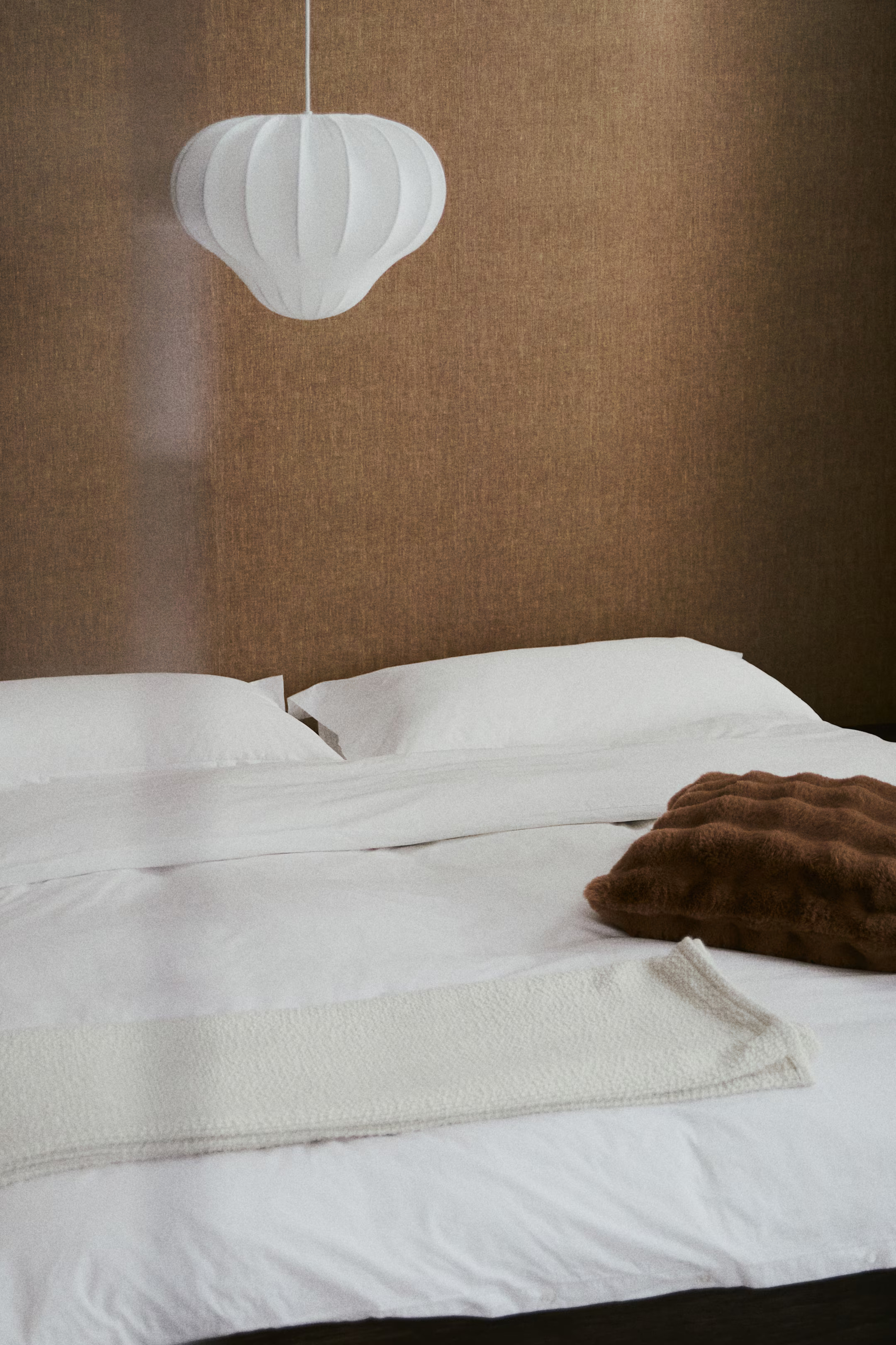 Fluffy cushion cover | H&M (UK, MY, IN, SG, PH, TW, HK)