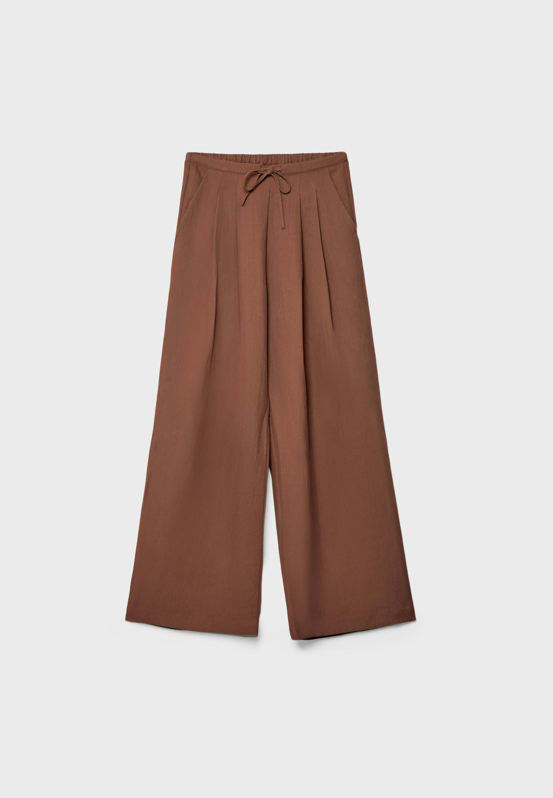 Flowing textured trousers with darts | Stradivarius (UK)