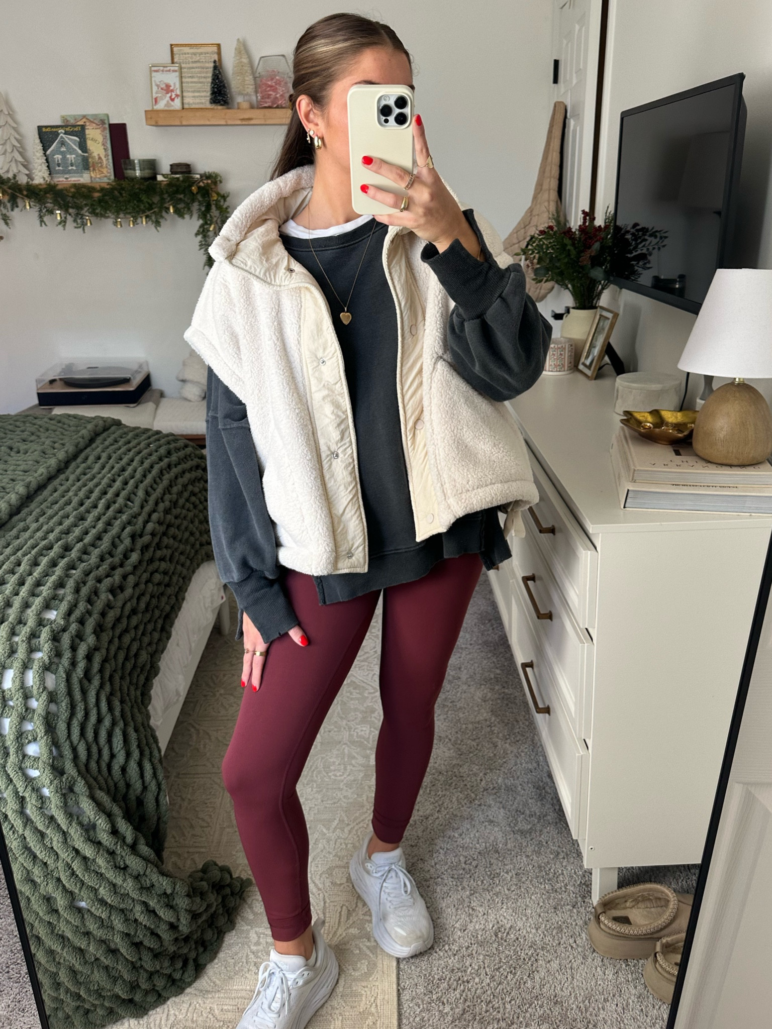 Vest - S
Sweatshirt - XS
Leggings are on my storefront!!