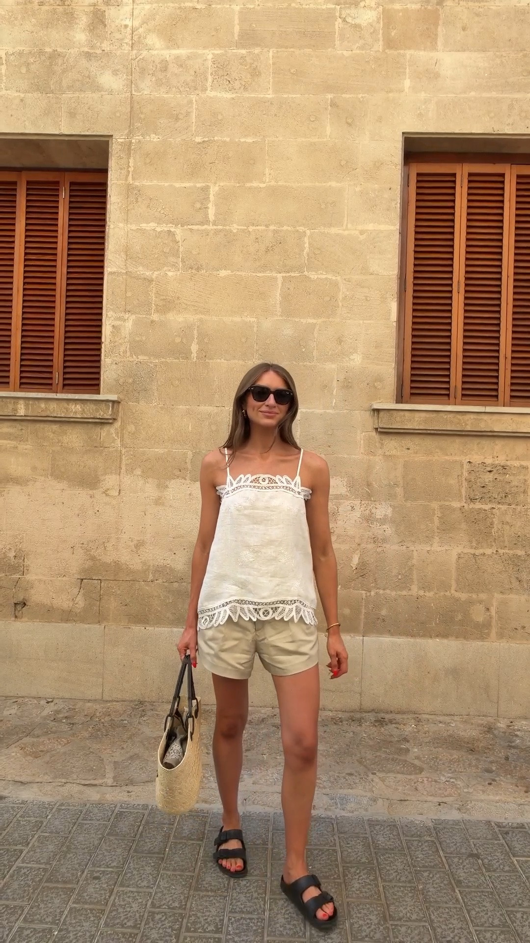 Holiday outfit featuring my new fave fake tan!! This is all out of a bottle, one layer of the loving tan, I slept in it and washed it out. This was filmed on a Saturday and I did my tan Thursday evening 

@BOOTS AD