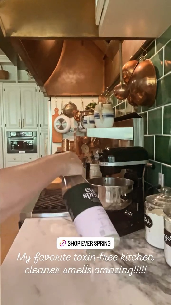 My favorite toxin-free kitchen cleaner smells amazing!!!!!