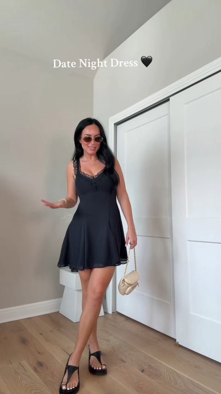 Closet staple black dress ✨🖤 I will have it 🔗 on my LTK!

My sizing 5’7, 145lbs, 32dd
I’m wearing a size small TTS

@abercrombie 