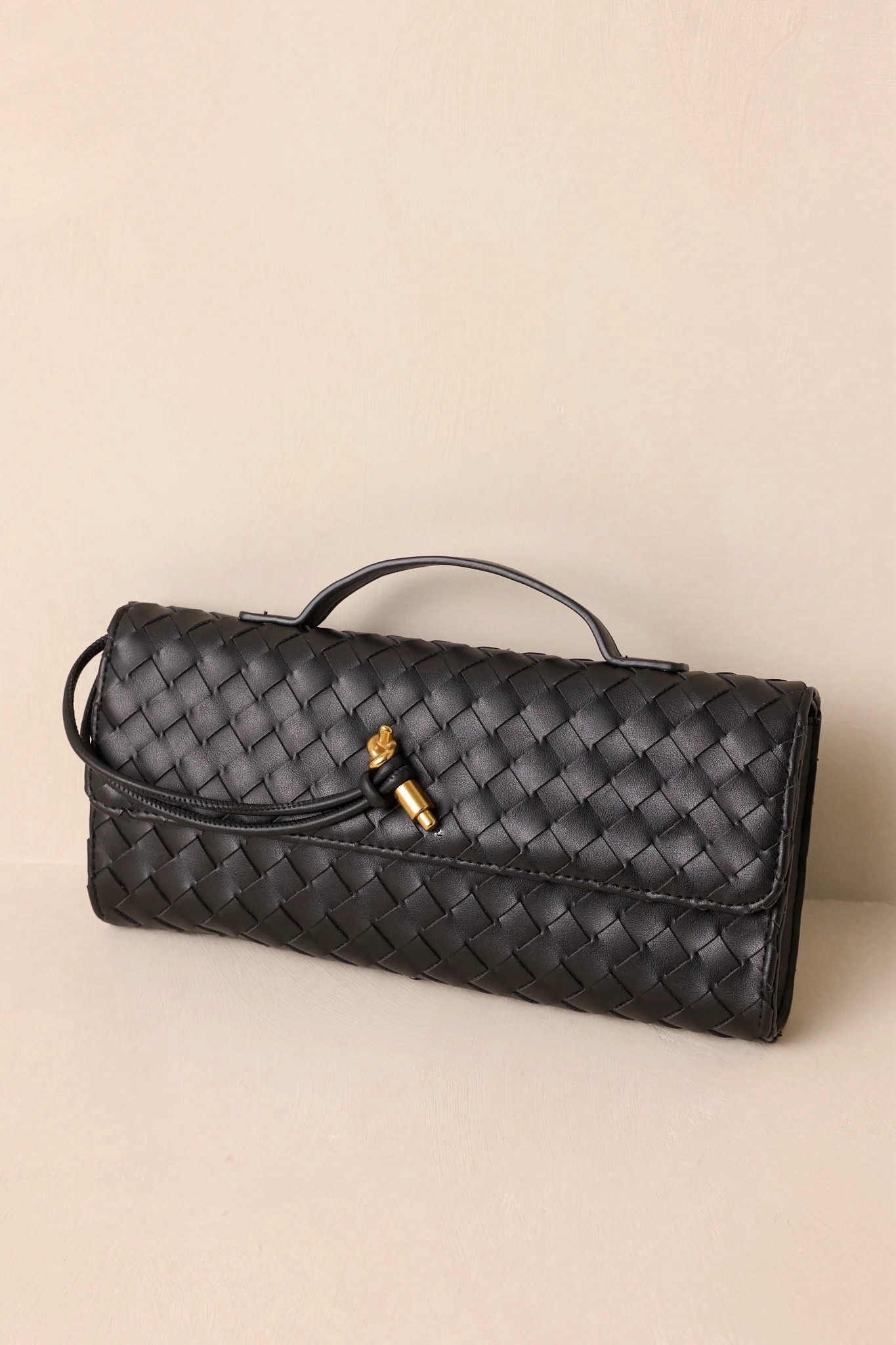 ✨Designer Dupe Under $60: MIDNIGHT SUN BLACK WOVEN CLUTCH✨ | Under $75 | Black | Woven | Date Night | Wedding | Designer | Classic | Neutral | 

#LTKItBag #LTKStyleTip #LTKSaleAlert