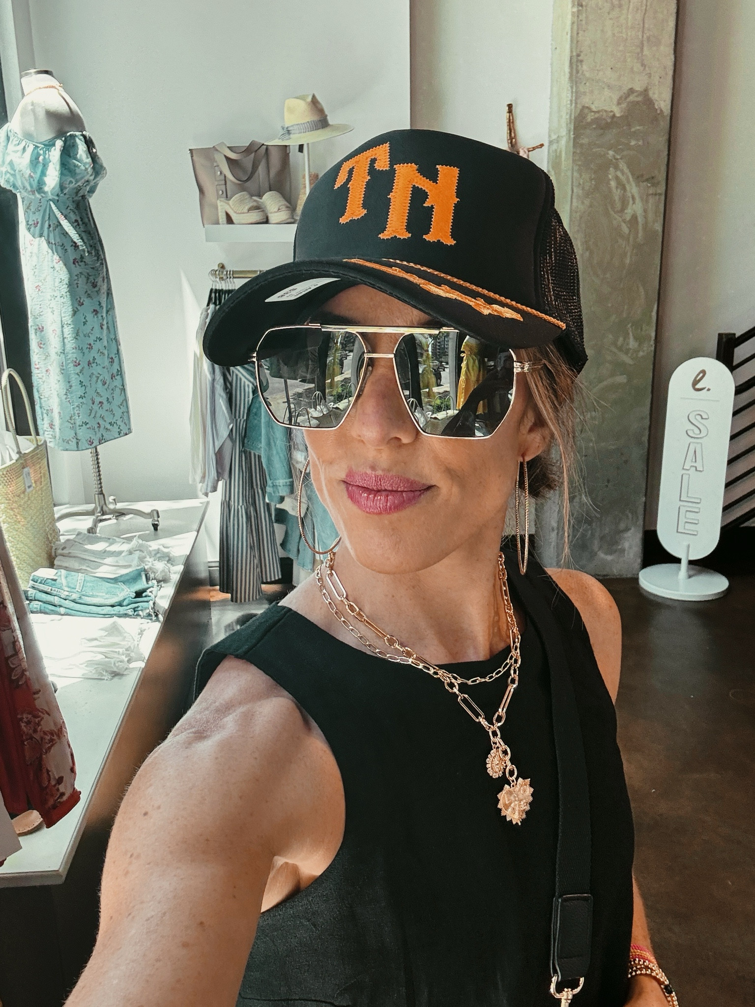 Nashville 
.
Gloss: angel food cake 