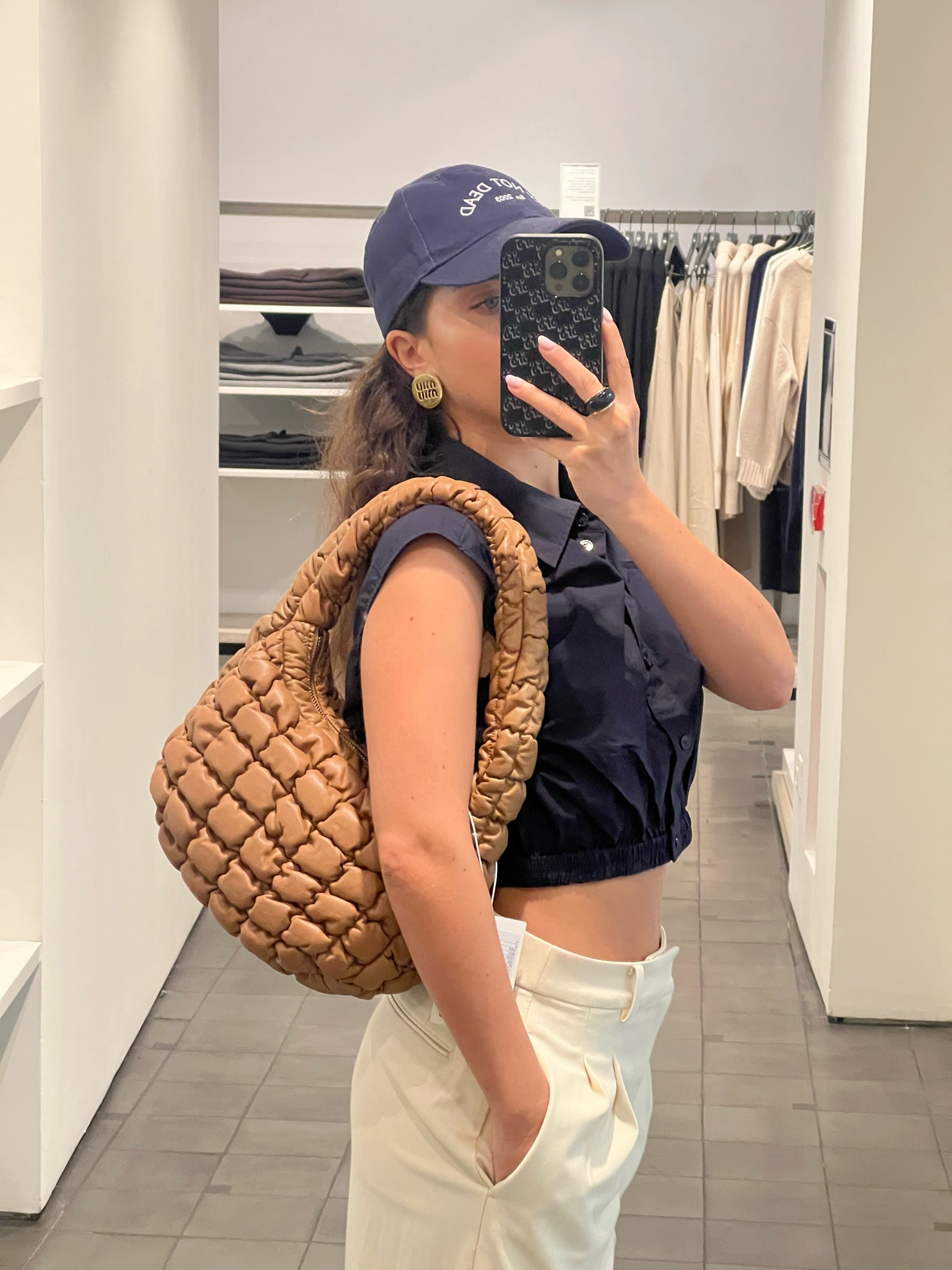 Enamorada de este bolso de COS en tono marrón. ¡Ideal para este otoño! 🤎

outfit inspiration, moda otoño, bolso mini acolchado, bolso de piel, colección otoño/invierno 2023, España 

#LTKSeasonal #LTKeurope #LTKitbag