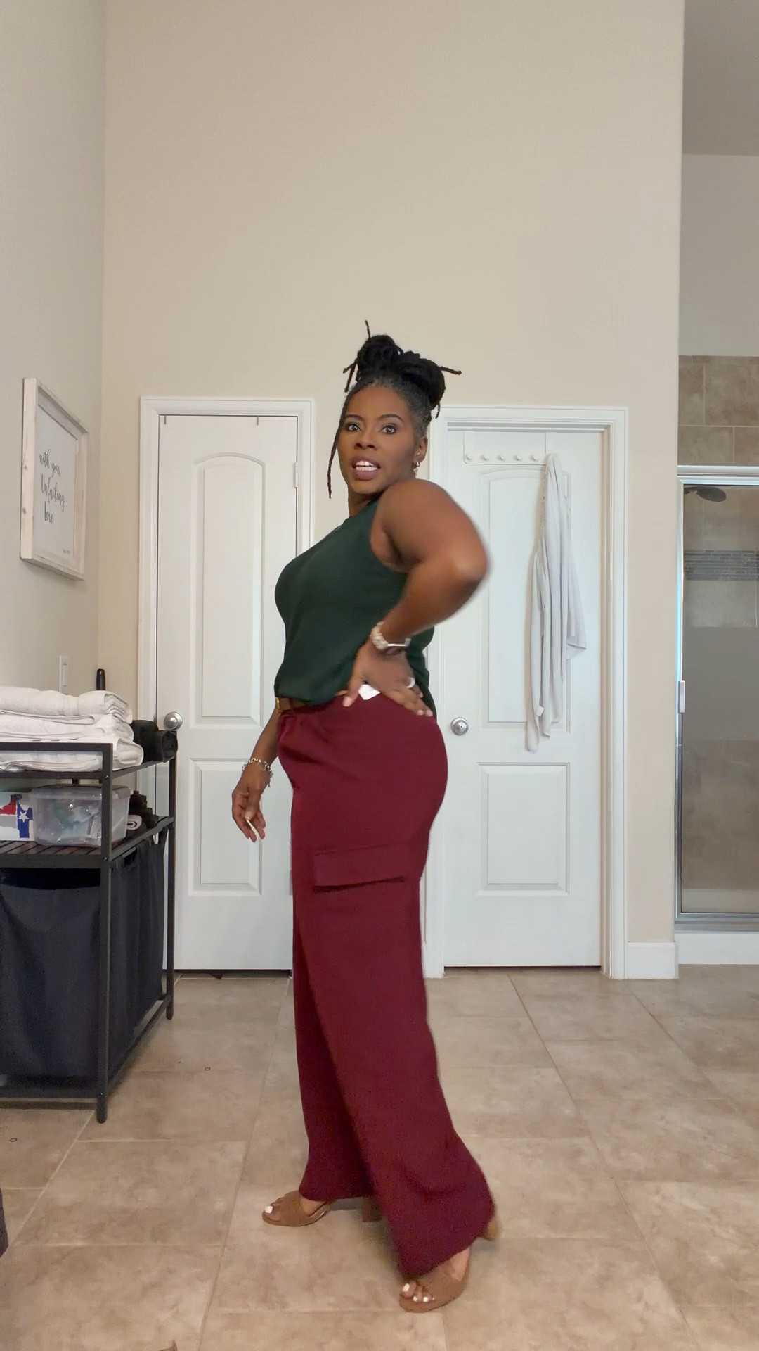 Today’s fit: effortless, comfy, and still giving ‘I have things to do’ energy 😌
These wide-leg pants feel like pajamas and this top is the softest closet basic...easy to dress up for clinics or keep casual at home.
#LTKWorkwear #LTKStyle #WideLegPants #OutfitInspo #BusinessCasual #ComfyStyle #StyleReel #OOTD #WorkwearInspo

#LTKWorkwear #LTKgrwm #LTKmomlife