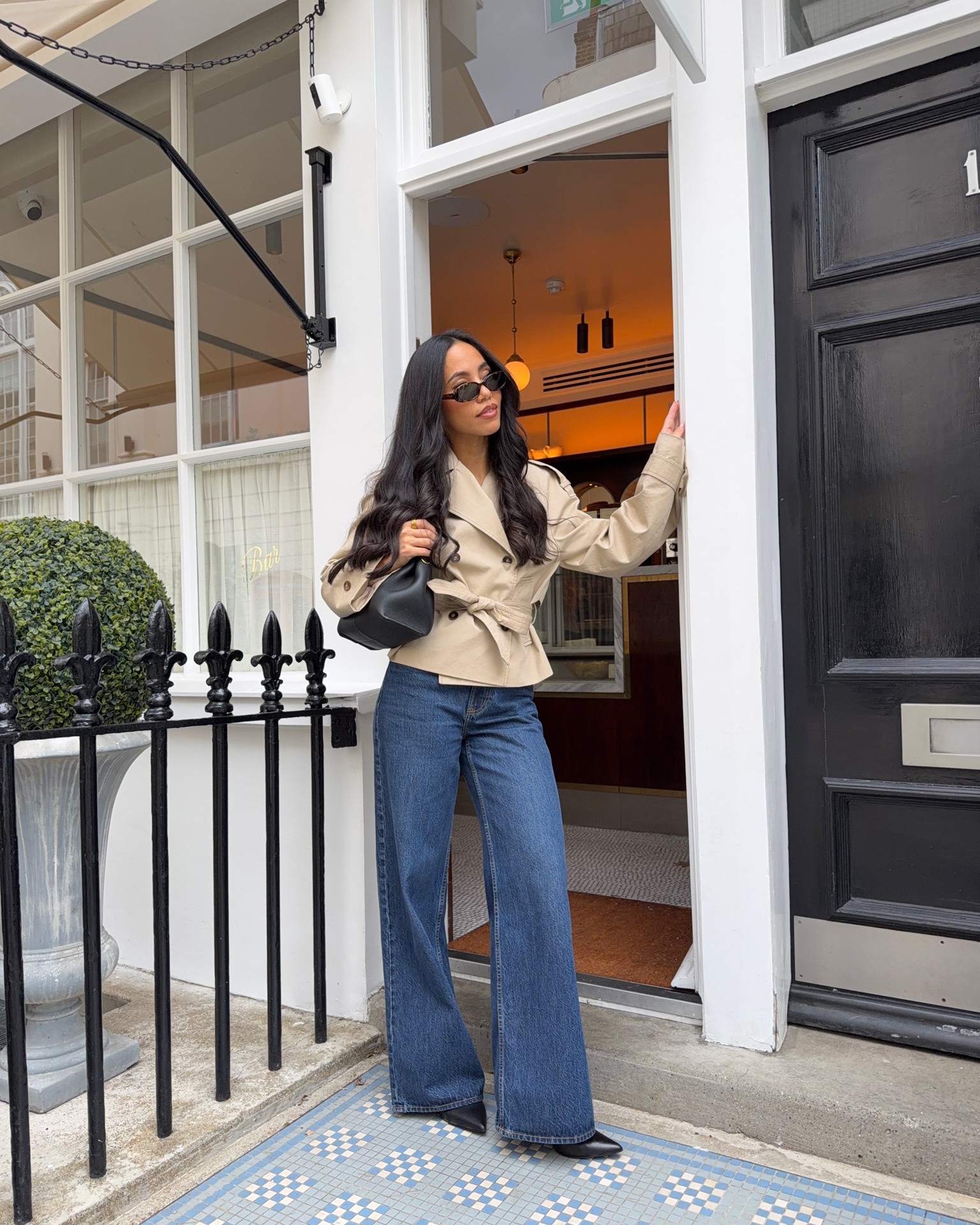 Transitional Autumn Outfits 🍂 crop trench jacket, wide leg blue jeans, black boots and Polene bag

#LTKFashionMonth #LTKautumn #LTKjeans