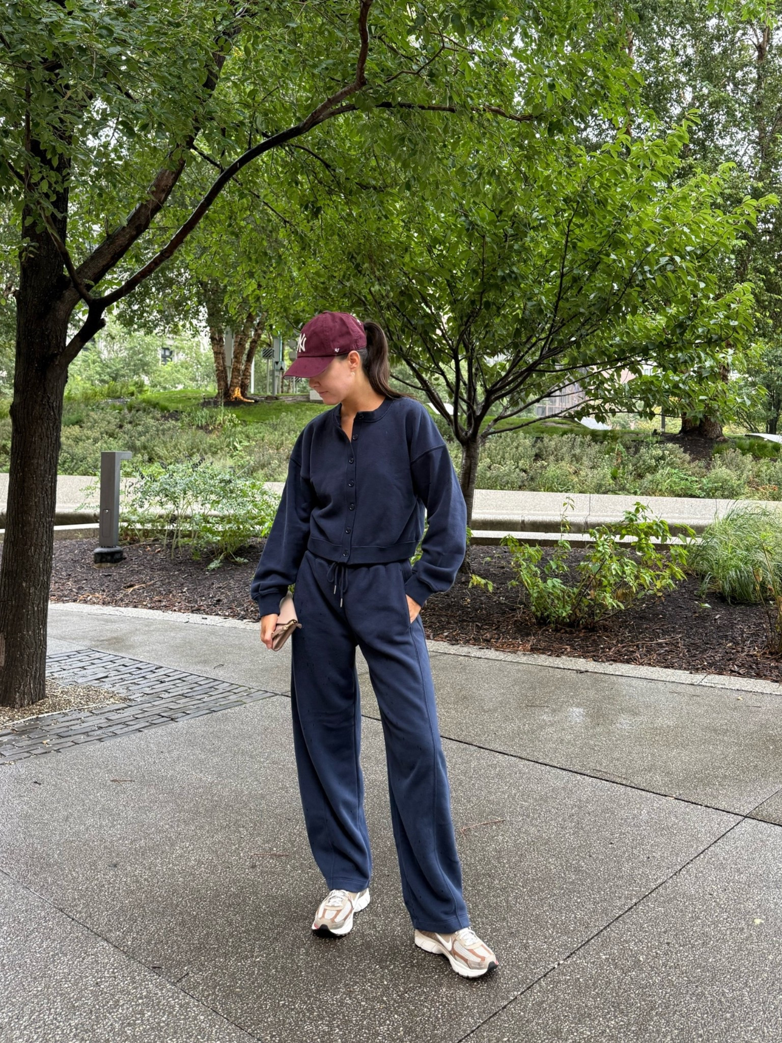 #abercrombiepartner Errands outfit for a rainy day! I am 5’7” wearing size XS in the sweatshirt and small in everything else!@abercrombie