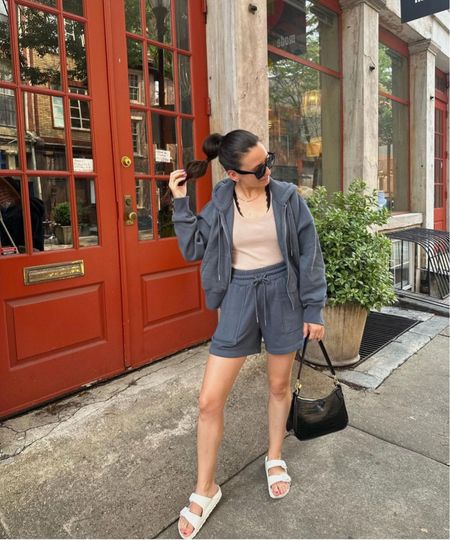 sets make it sm easier to get ready
#babyyyliwears @abercrombie set, @amazonfashion purse,
@birkenstock slides
Hoodie, sets, easy outfit, easy style, Birkenstocks, white slides, tank top, denim, Abercrombie
#giftedaf #abercrombiestyle