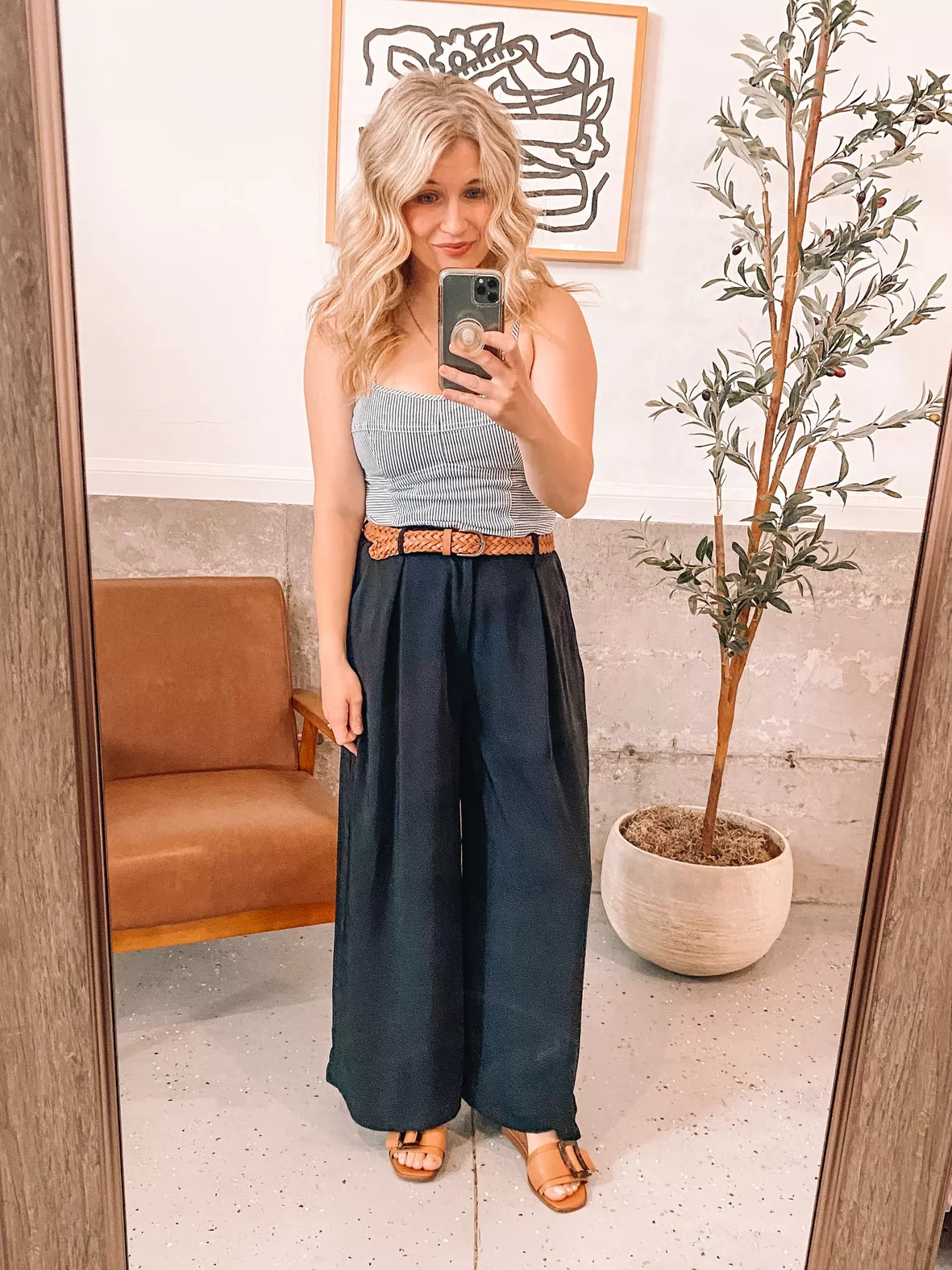 Outfit of the Day: HIGH WAIST PANTS + CROPPED TOP