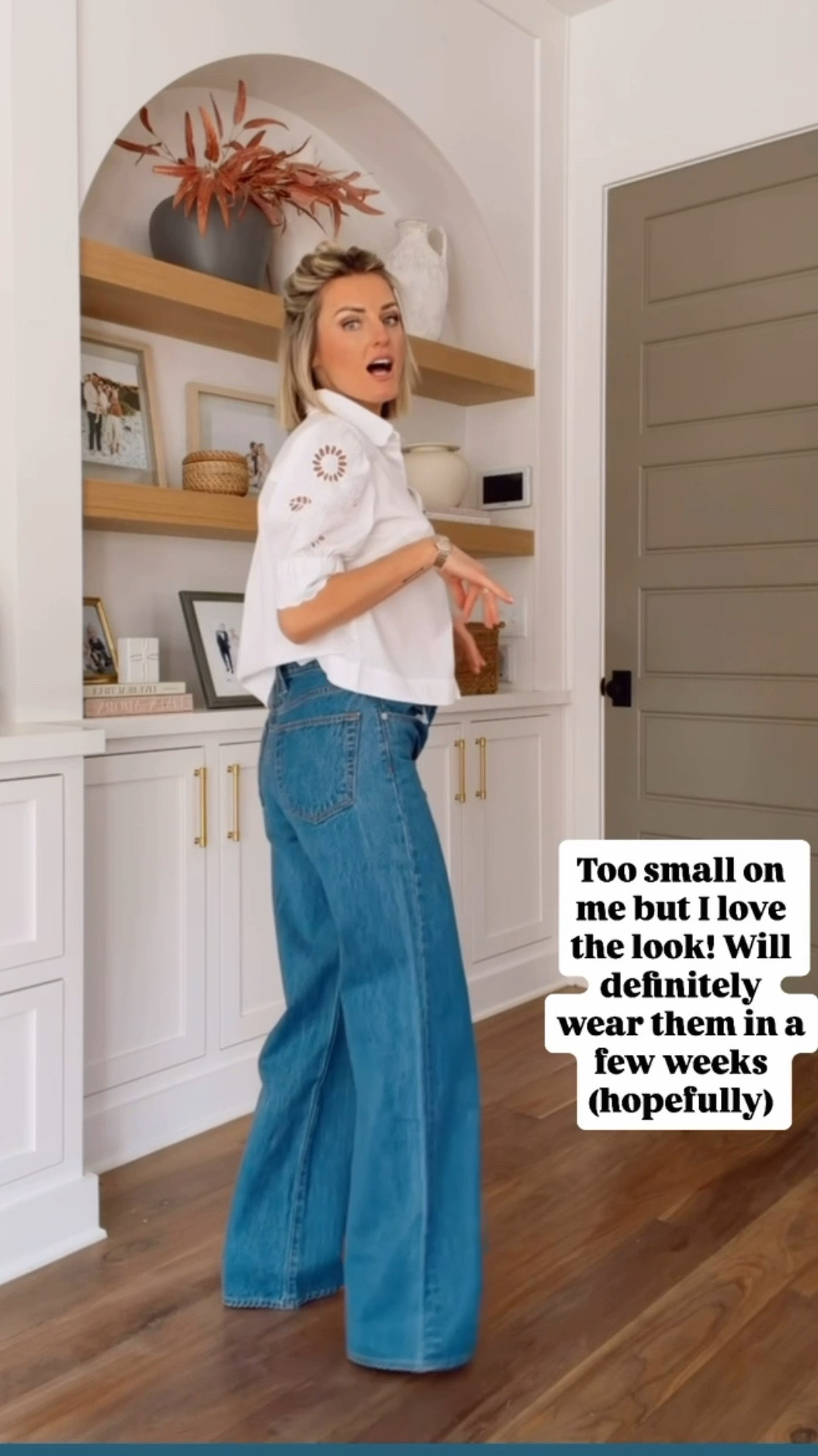 So sad that these are not quite my size yet! The silhouette is so flattering & the color is perfection! Wearing 26.

Loverly Grey, Shopbop, women’s denim, women’s jeans, spring fashion, spring outfit ideas 

#LTKootd