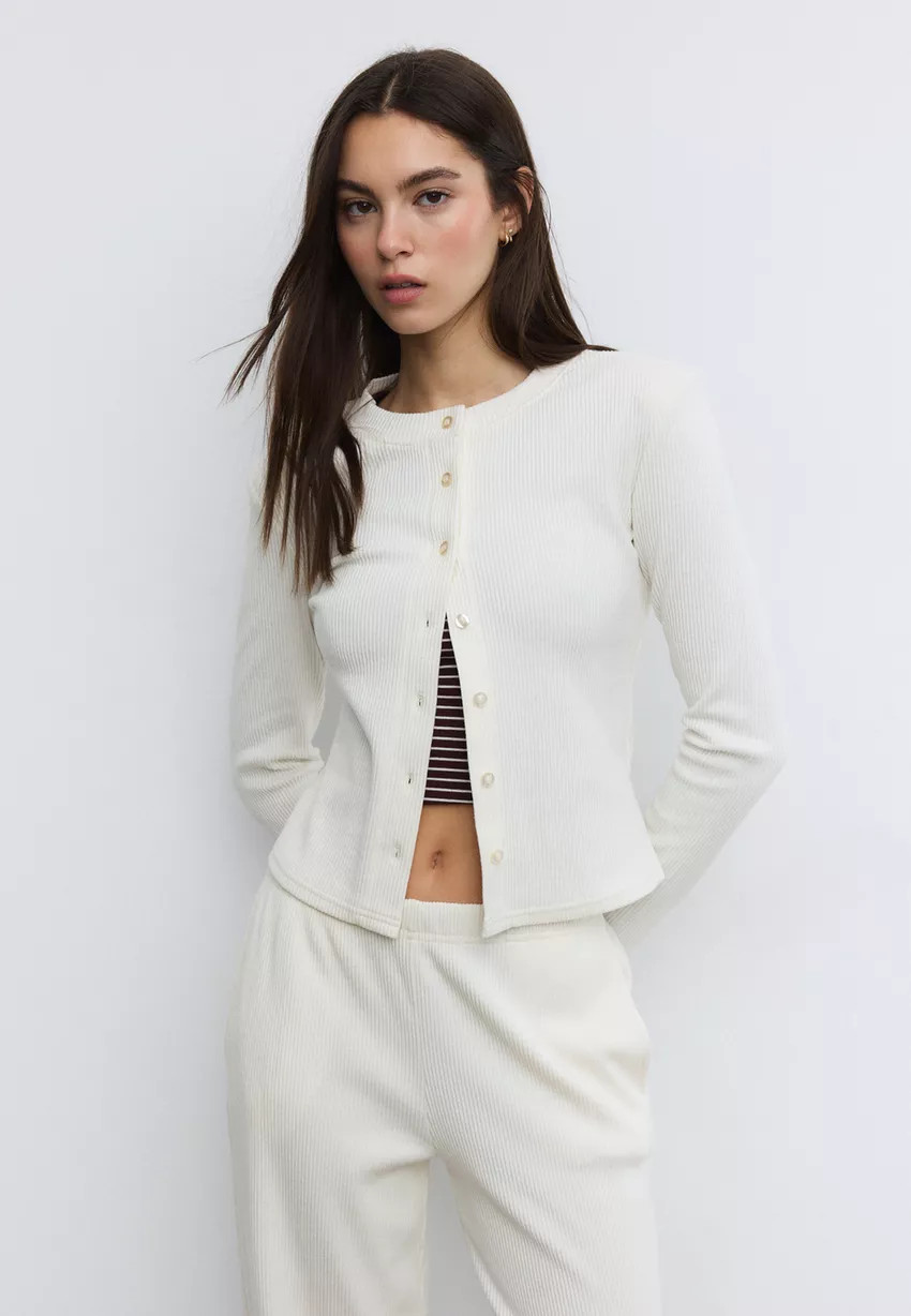 Knit cardigan with padded shoulders - Women's fashion | Stradivarius United Kingdom | Stradivarius (UK)