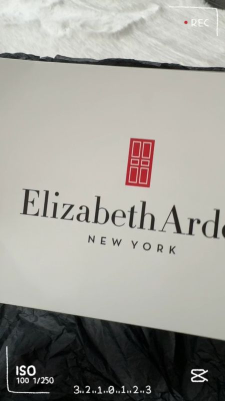 Unboxing my favorite Elizabeth Arden skincare products  

#LTKbeauty
