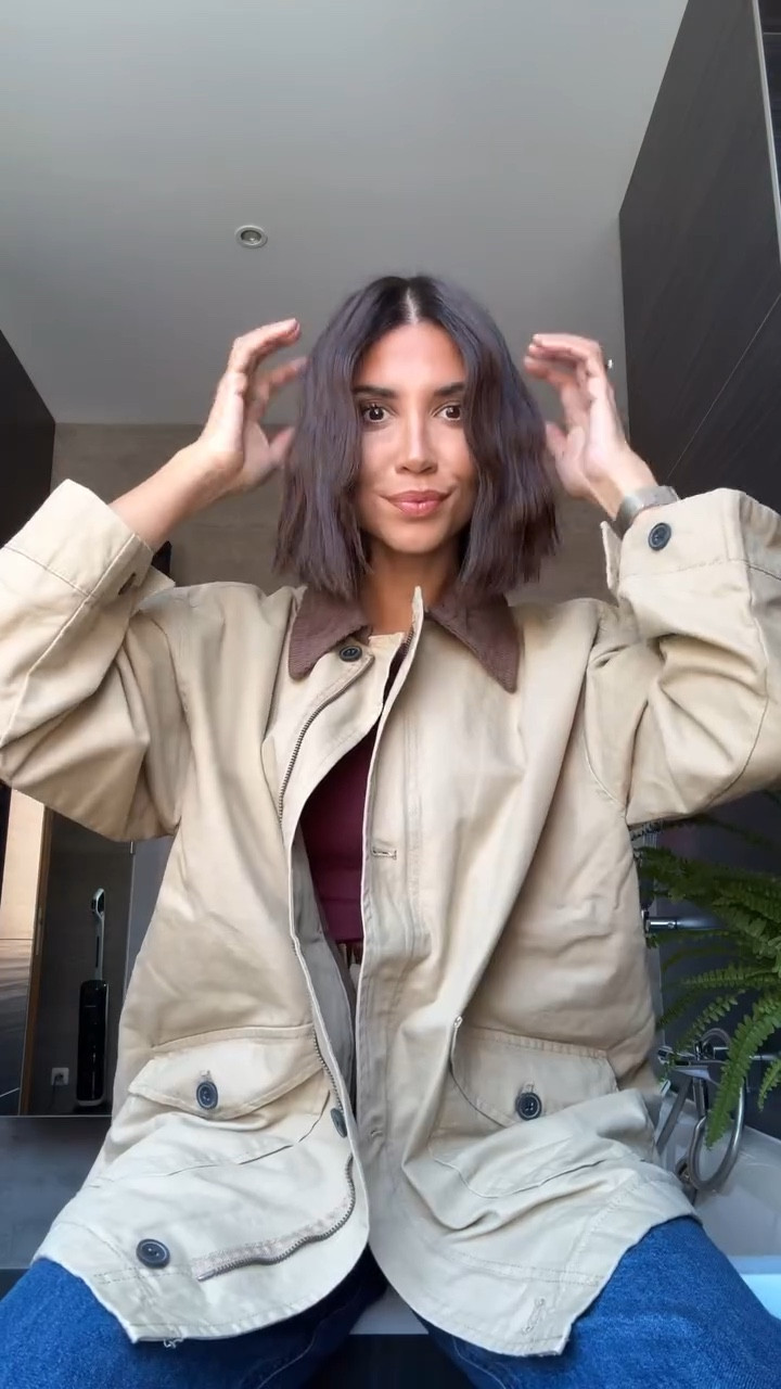 Gaufrage au lisseur pour un peu plus de folie 💁🏻‍♀️
I like to do this hairstyle when I want something a bit more edgy 💋

#shorthair #bob #shorthairdontcare #bobhaircut