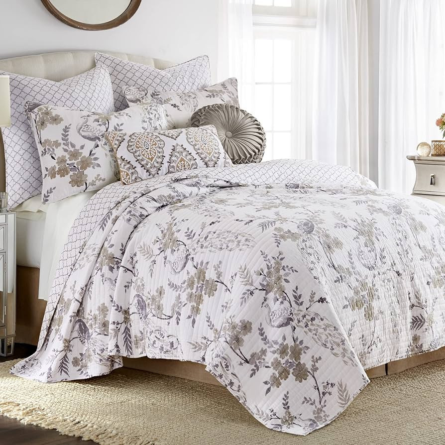 Levtex Home Pisa Reversible King/Cal King Quilt Set (106x92in) with 2 Pillow Shams (36x20in) - Fl... | Amazon (US)