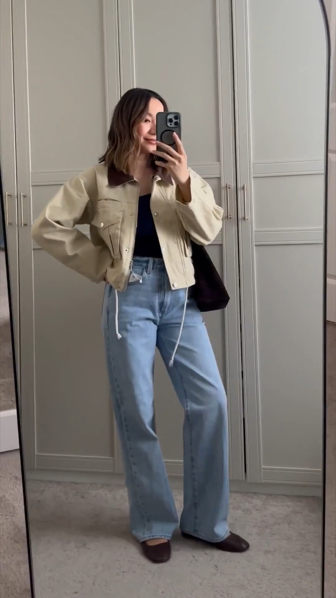 Amazon barn jacket find under $50 - wearing small, 100% cotton 

Aritzia Farrah wide leg jeans 
Madewell Greta ballet flats
Reformation tote 

Spring style / spring outfit 



#LTKootd