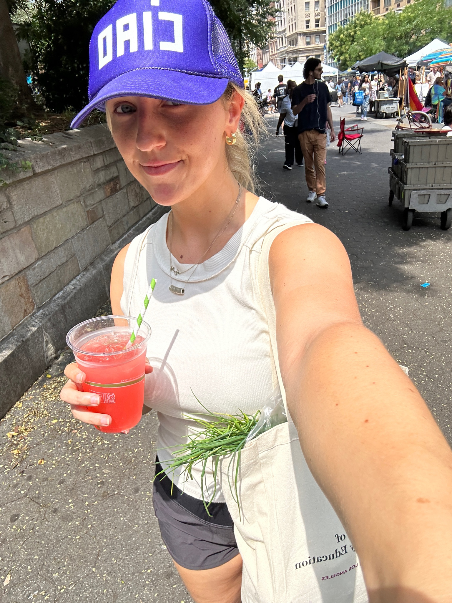 farmers market outfit :) hat isn’t available in blue but linked other colors! 

#LTKstyletip #LTKSeasonal #LTKFind