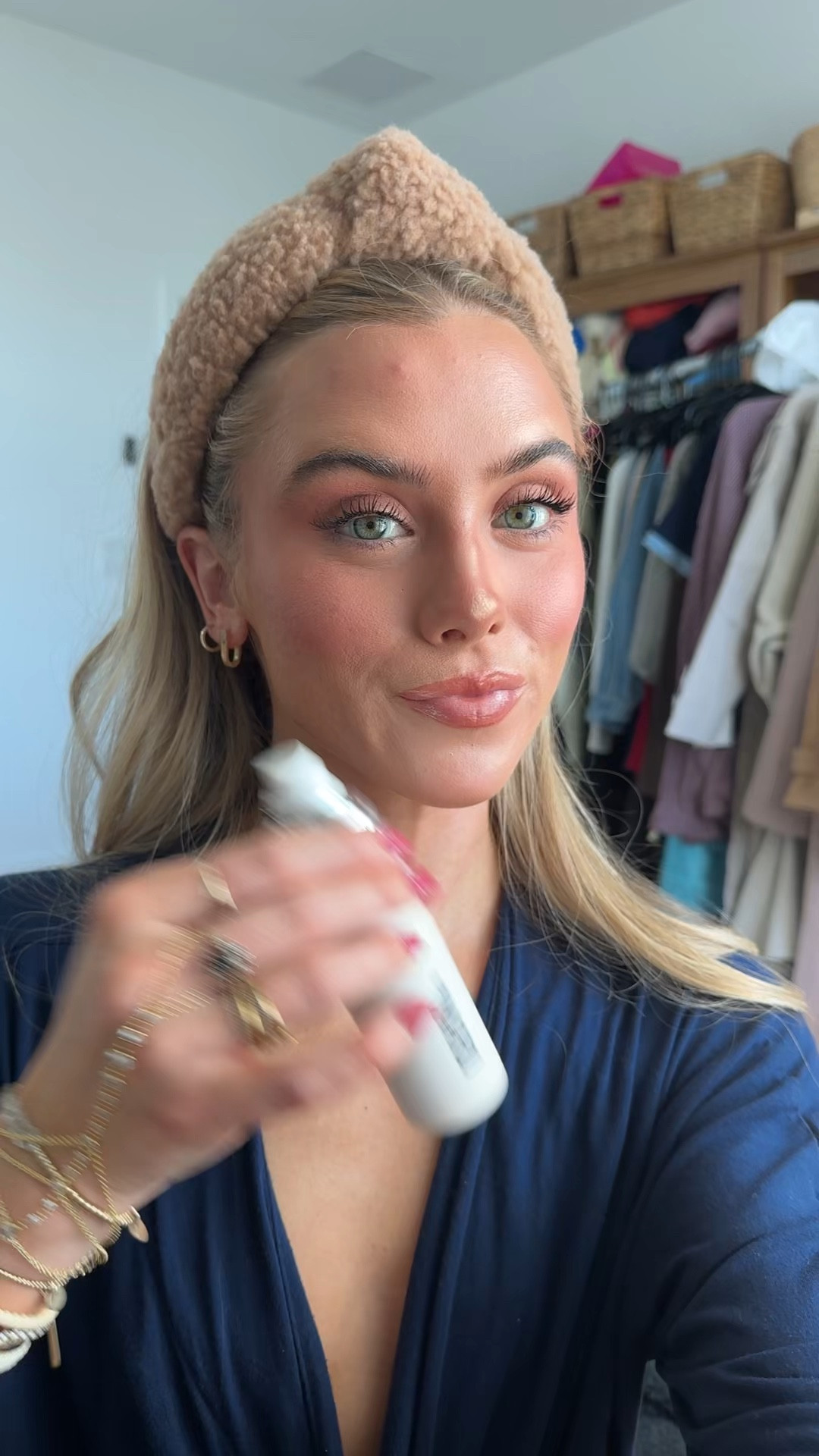 What it is: An alcohol-free, fragrance-free & butane-free ultra-fine hydrating mist to set makeup for up to 16 hours for a natural finish and barely-there feel.


#LTKgrwm #LTKFindsUnder50 #LTKBeauty