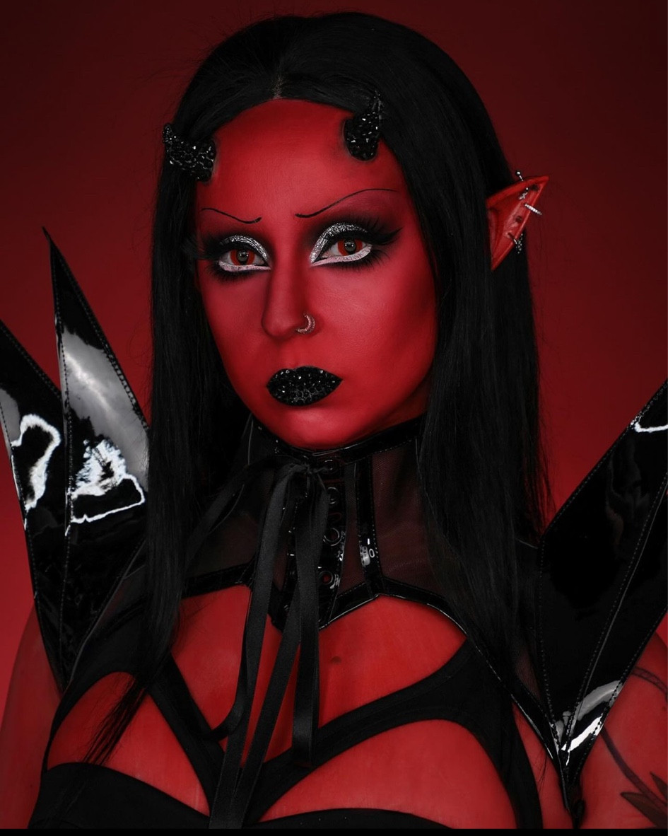 She the DEVIL 🥀

kryolan marly skin primer, face bass color fondation (red + white), sephora collection × marion cameleon palette (chapitre 1), anastasia beverly hills loose setting powder (translucent), elmer’s school glue stick, huda beauty faux filter color corrector (pink pomelo), anastasia beverly hills glitter glue, suva beauty hydra liner (grease), made by mitchell colour case (the energetics), maybelline tattoo liner cravon (white), l’oréal paris mascara telescopic lift, nyx cosmetics lip lingerie ××l (naughty noir), strass
#Halloween #Halloweenmakeup #LTKHalloween

#LTKbeauty