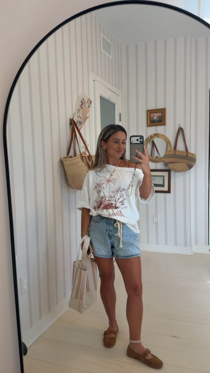 Shirt is oversized, wearing an XS! 
Mary Jane Ballet - Toffee Size 6, Runs TTS
Eleventh Hour Mini Everywhere Tote & Gelato Dot sunglasses, xx.

#LTKootd #LTKmomlife #LTKPetite